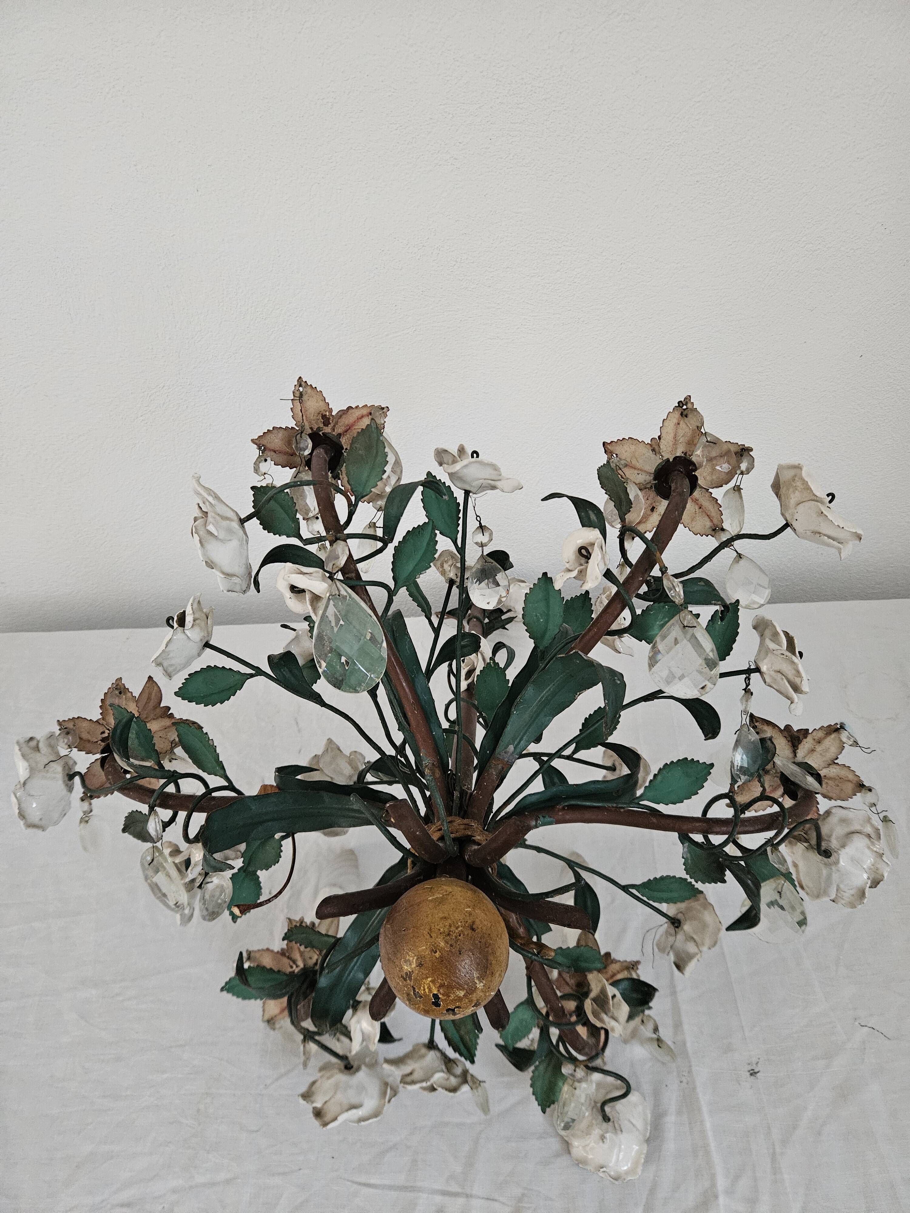 Chandelier with floral decoration