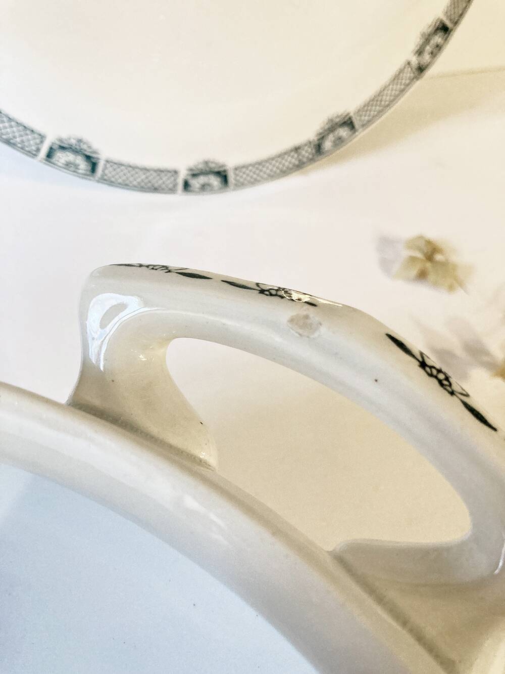 Half-porcelain soup tureen from St-Amand