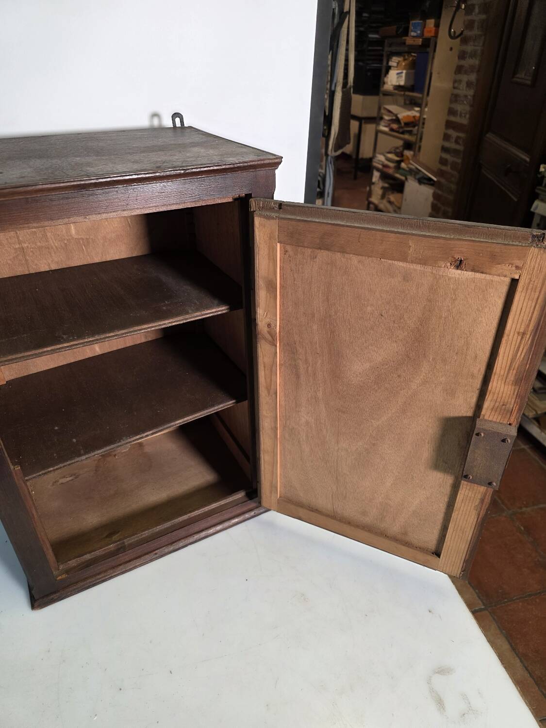 Trade cabinet to be placed or wall-mounted, 1940s.