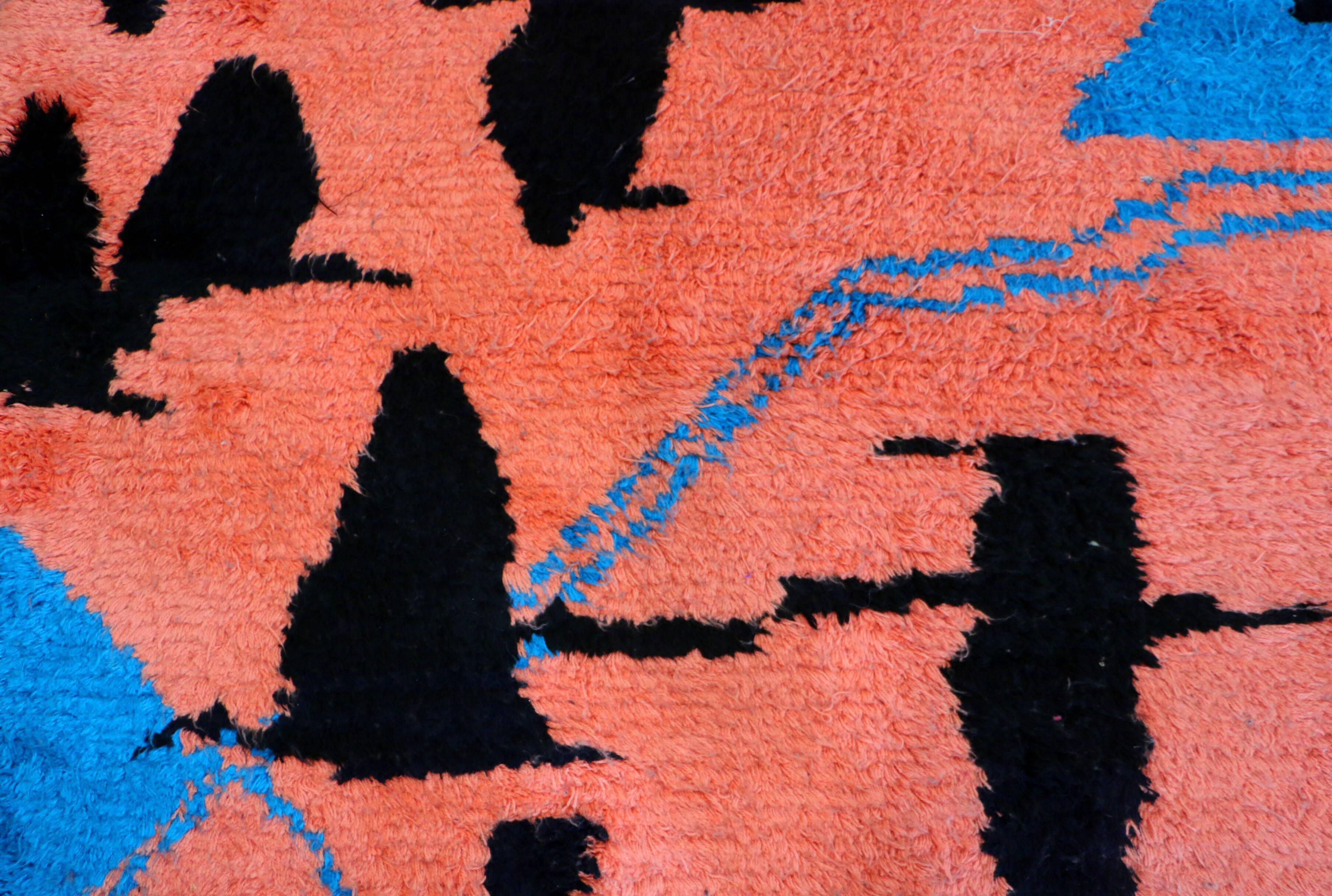 Carpet with Moroccan Boujaad style knots, light rose