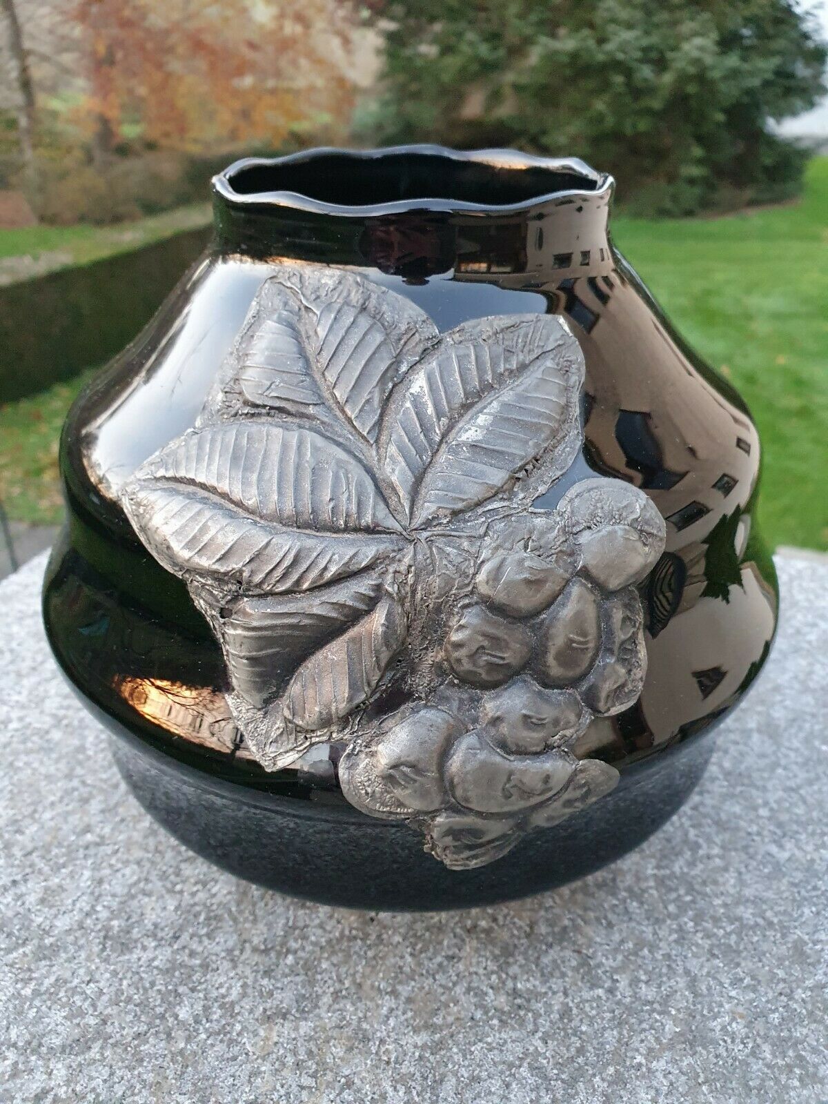 "Doyen" vase circa 1920-30 art deco in hyalite glass and tin in bunches of grapes