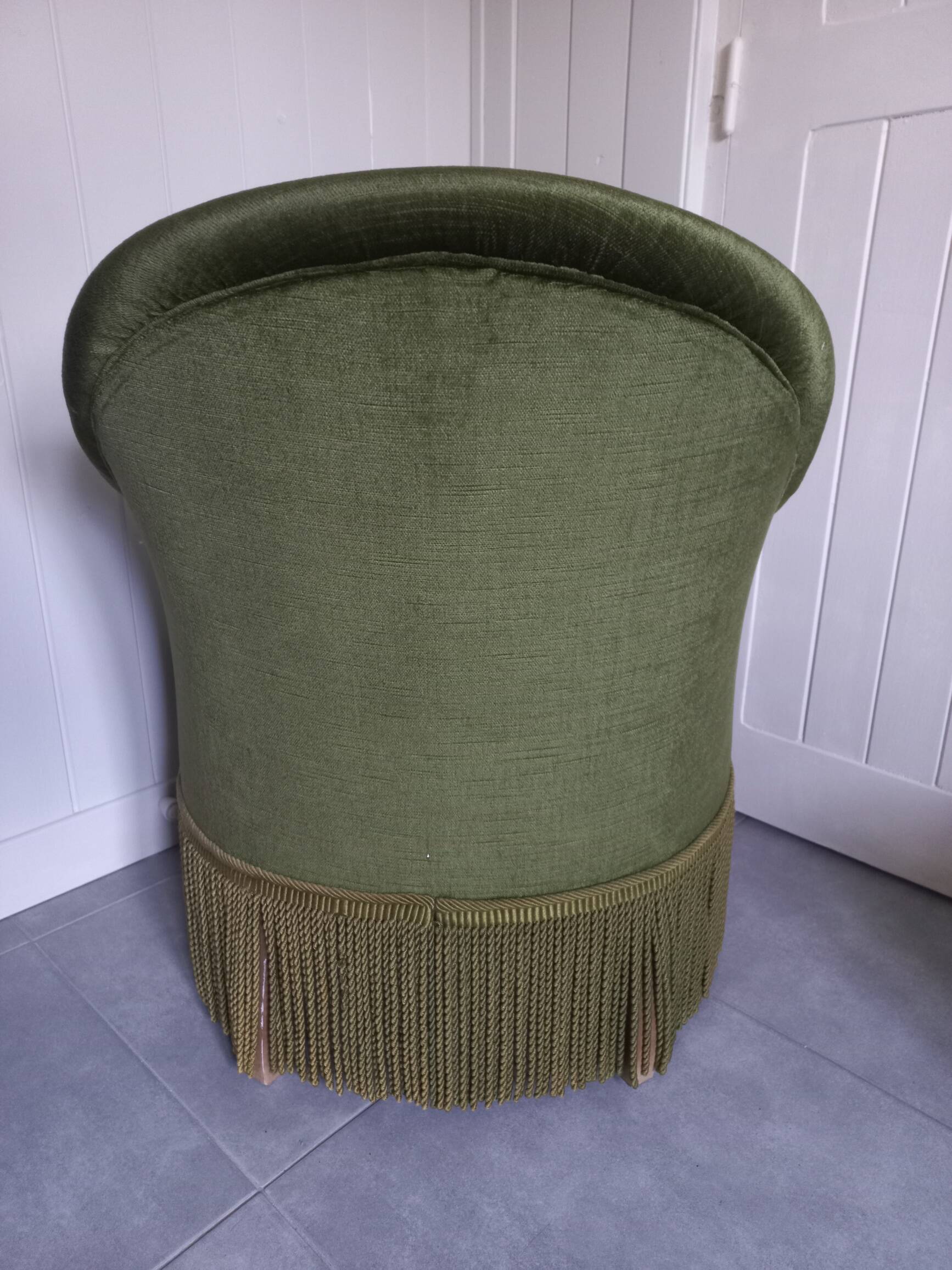 Green velvet toad armchair