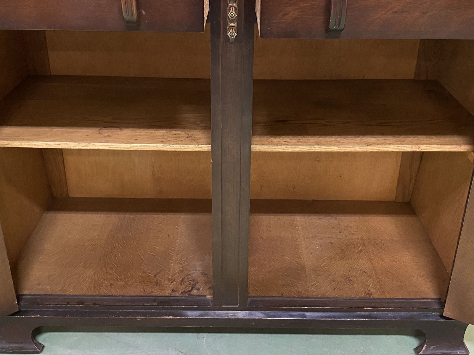 1930s English Art Deco oak buffet