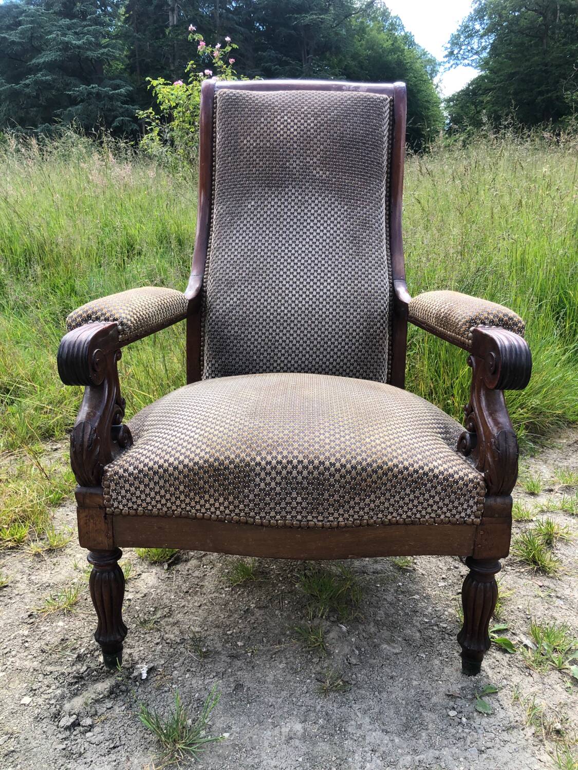 Voltaire wooden armchair in mahogany wood