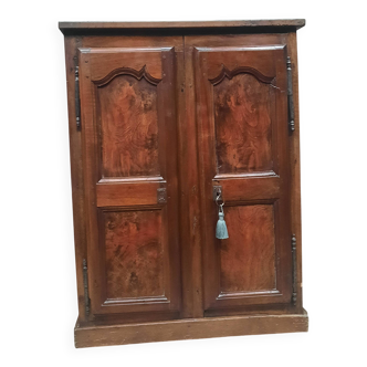 Bressane armoirette with 2 doors