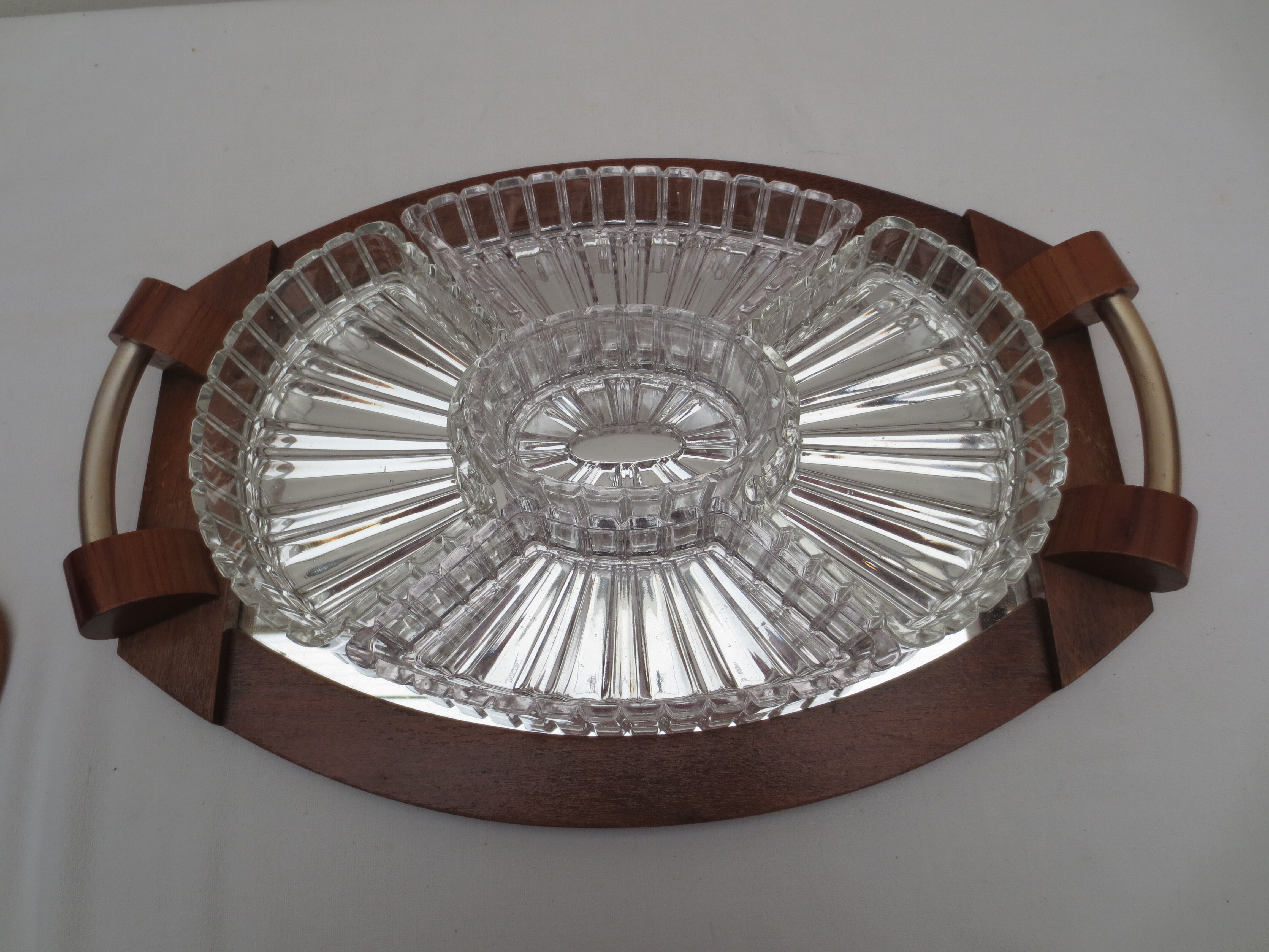 Plateau  à hors d'oeuvre en cristal sur base plateau miroir en bois des  année  40