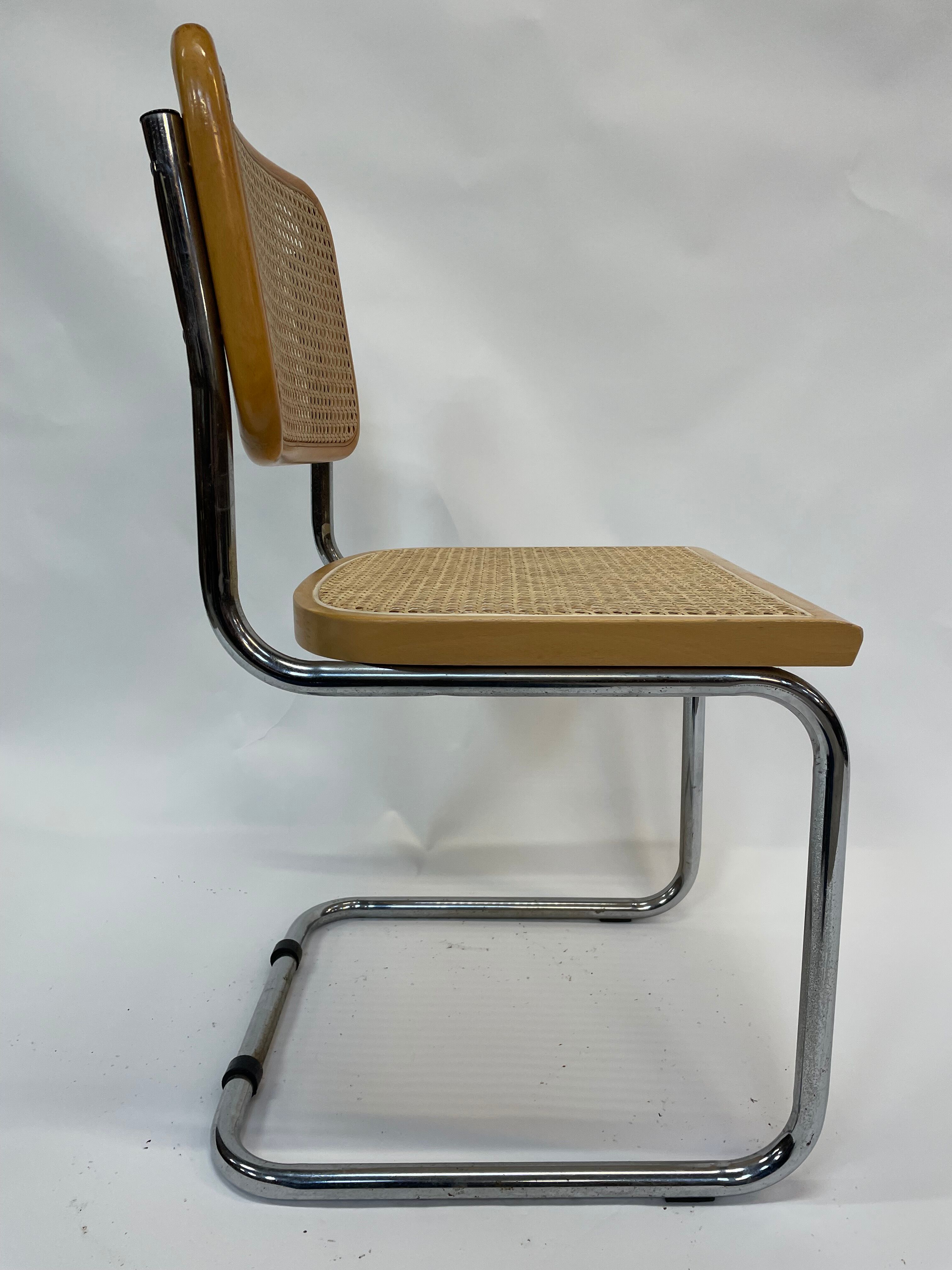 Chaise Cesca modèle b32 en chrome de Marcel Breuer