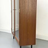 Armoire danoise en teck avec portes vitrées attribuée à Kai Winding, années 1960