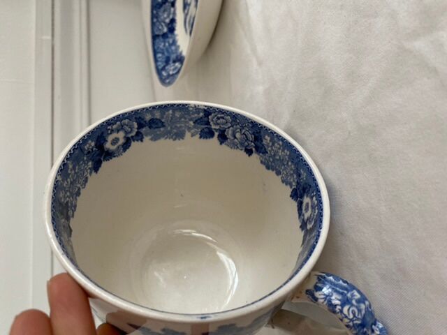 Tasse et soucoupe en porcelaine anglaise