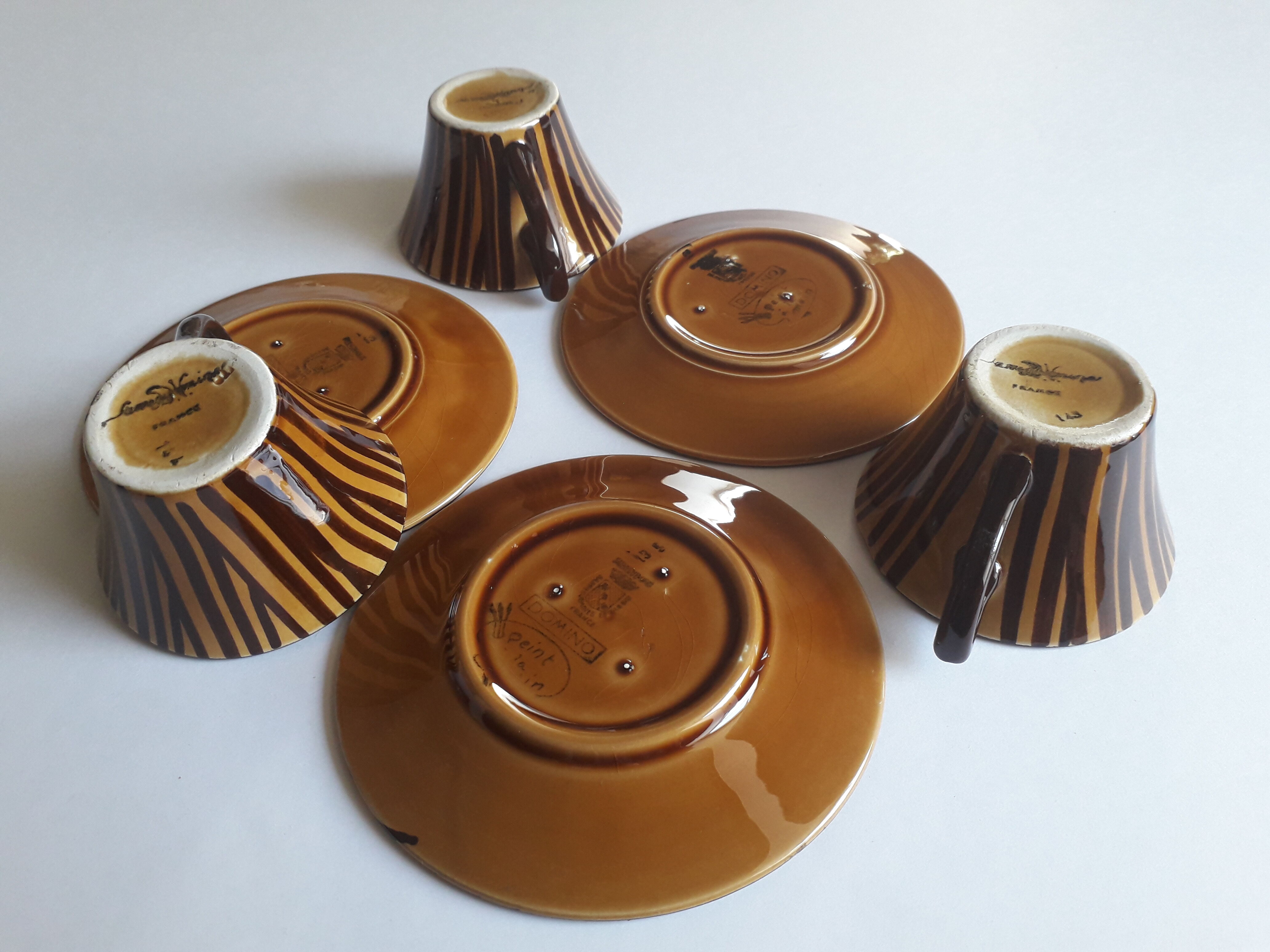 Domino model zebra coffee cups