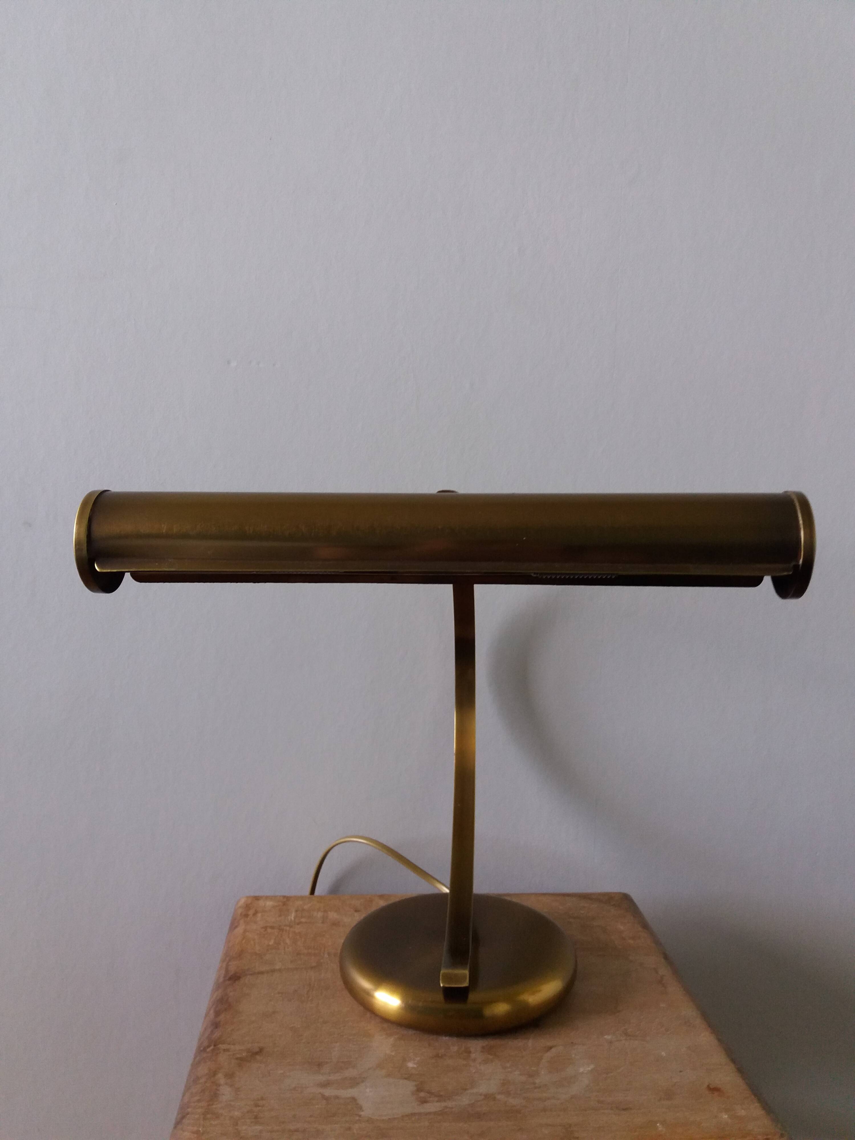 Articulated desk lamp, notary or banker lamp