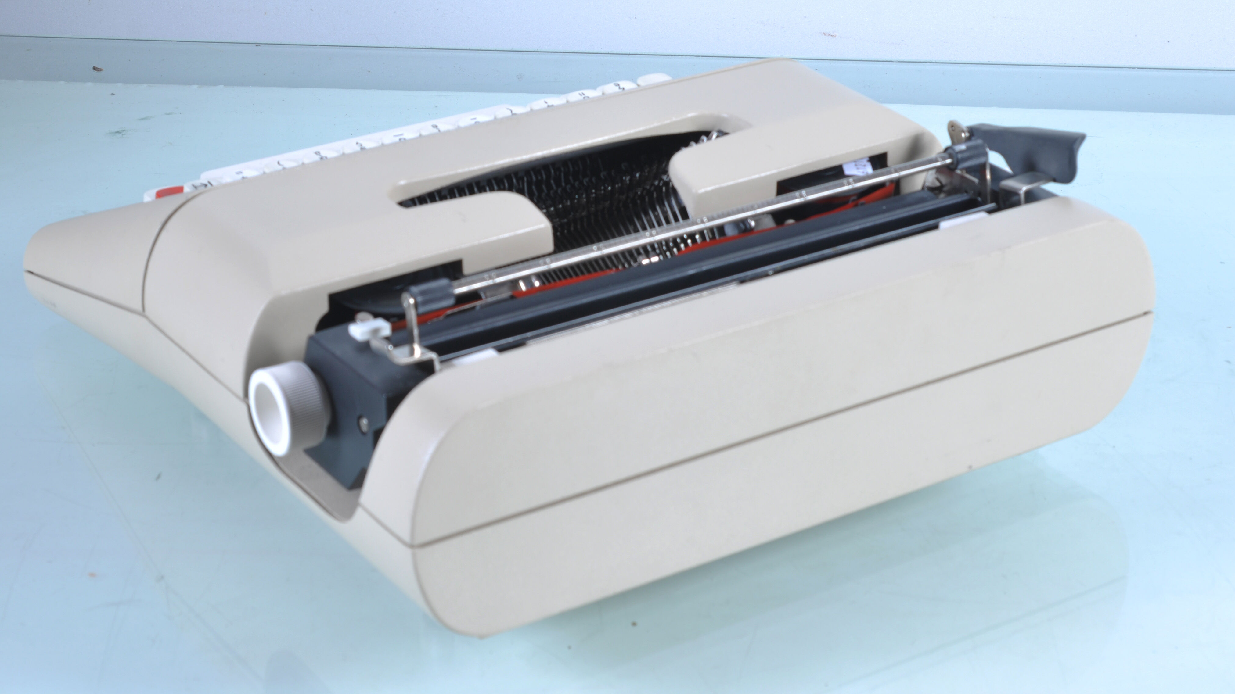 Typewriter Olivetti Lettera 35
