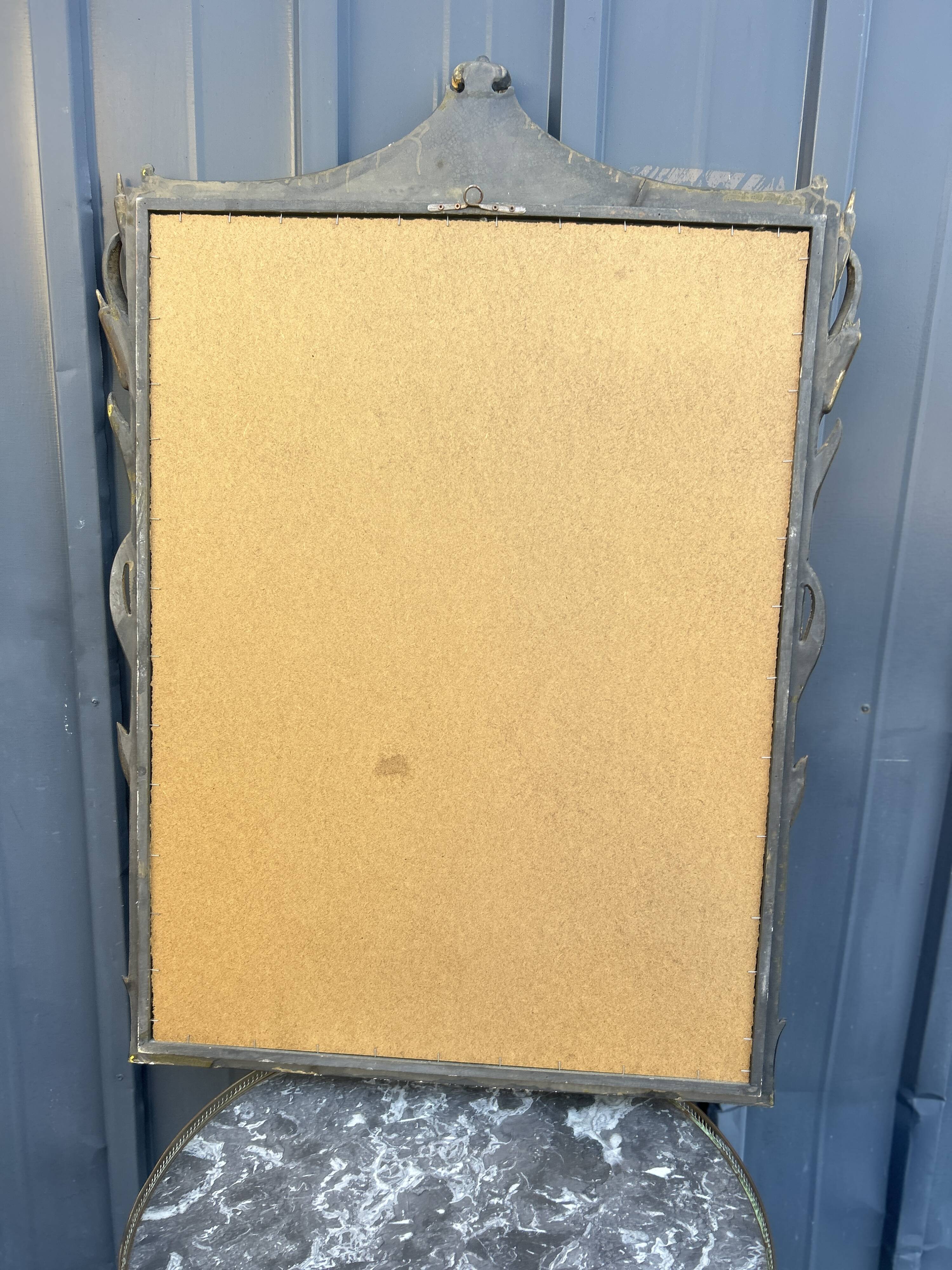 Miroir en bois sculpté aux joncs et à la pagode