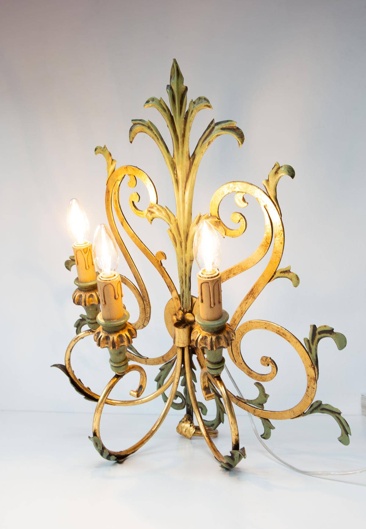 Large Italian wall lamp in gold and green metal. 90s