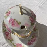 Set of dishes, soup tureen and sauceboat