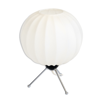 Lampe de table tripode avec globe en opaline 1960