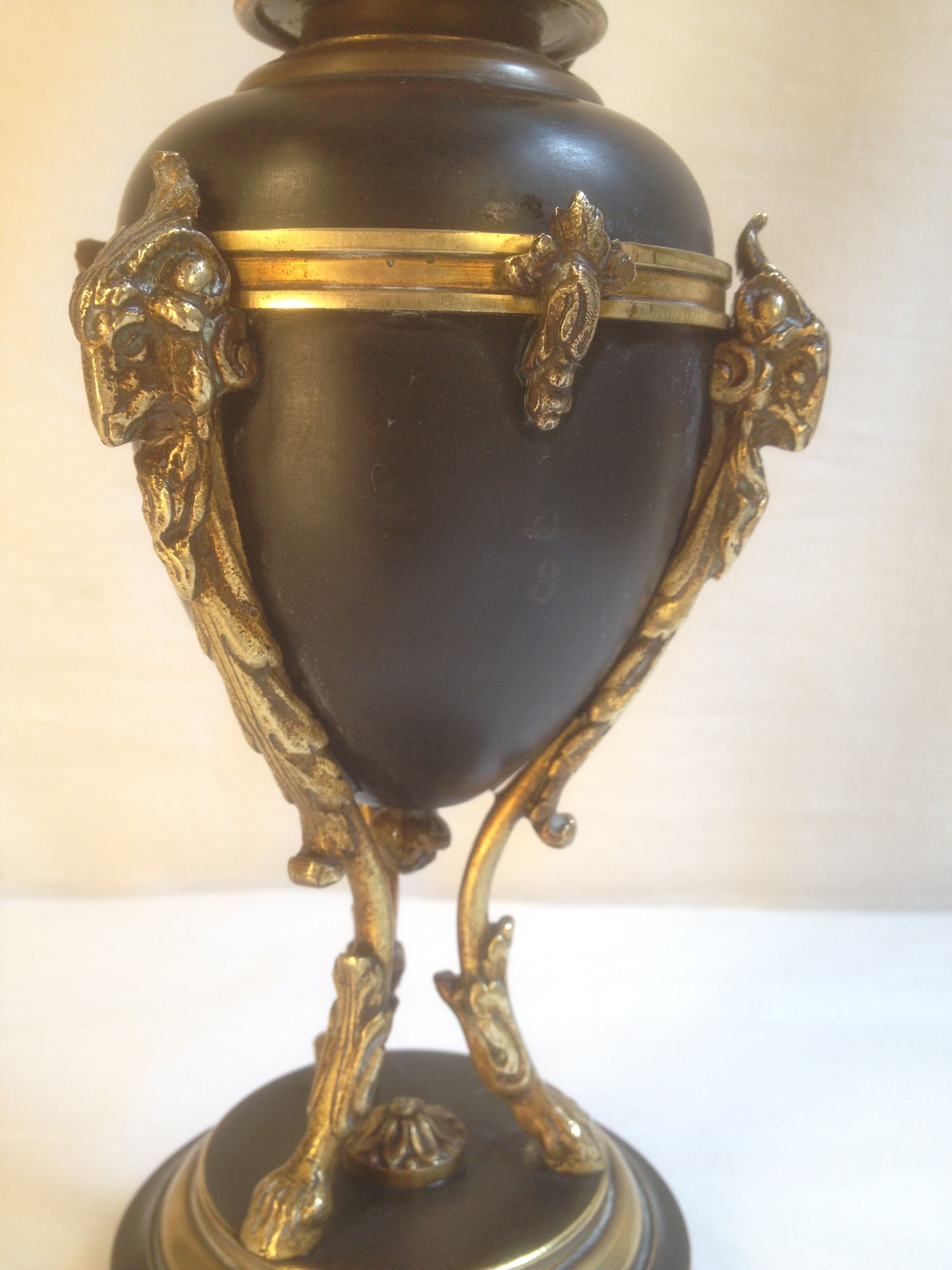 Oil lamp with engraved globe in Napoleon III style