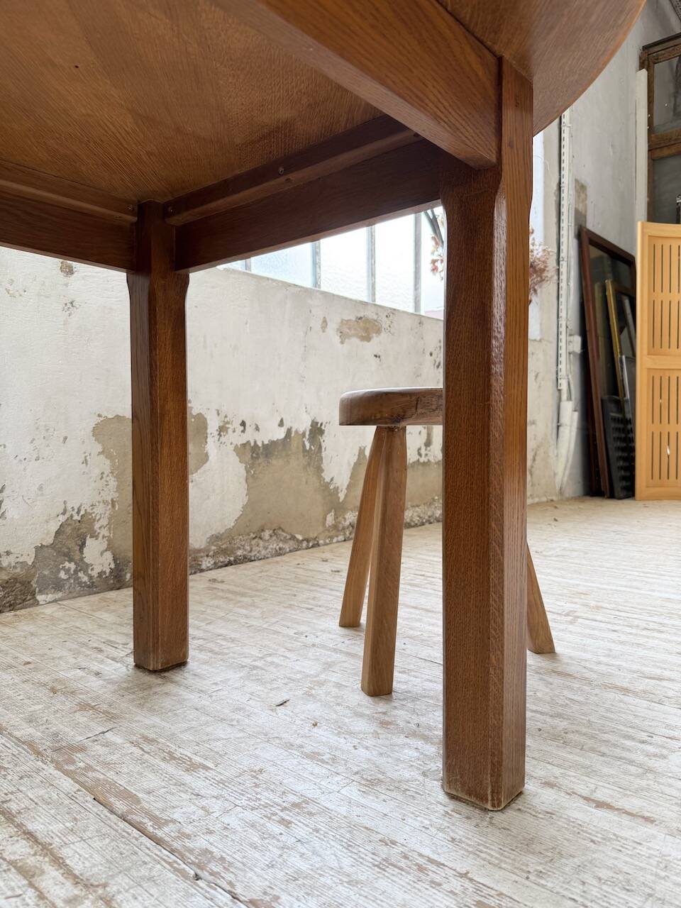 Round oak table 1950