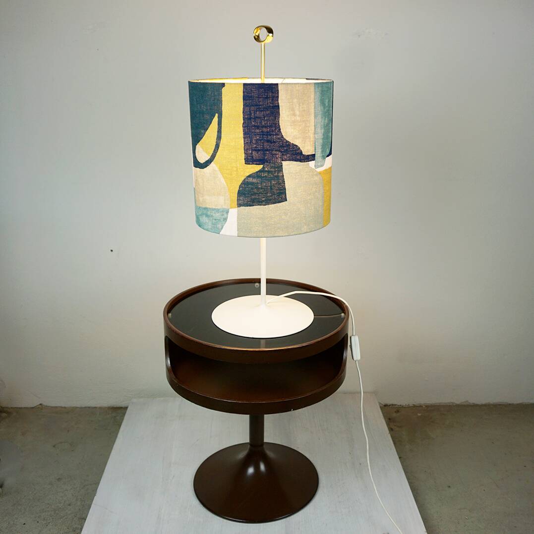 Austrian Mid-Century Table Lamp, White Lacquered with Brass Elements, Attributed to J.T. Kalmar