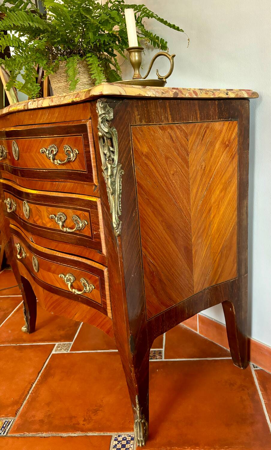 Petite commode style Louis XV