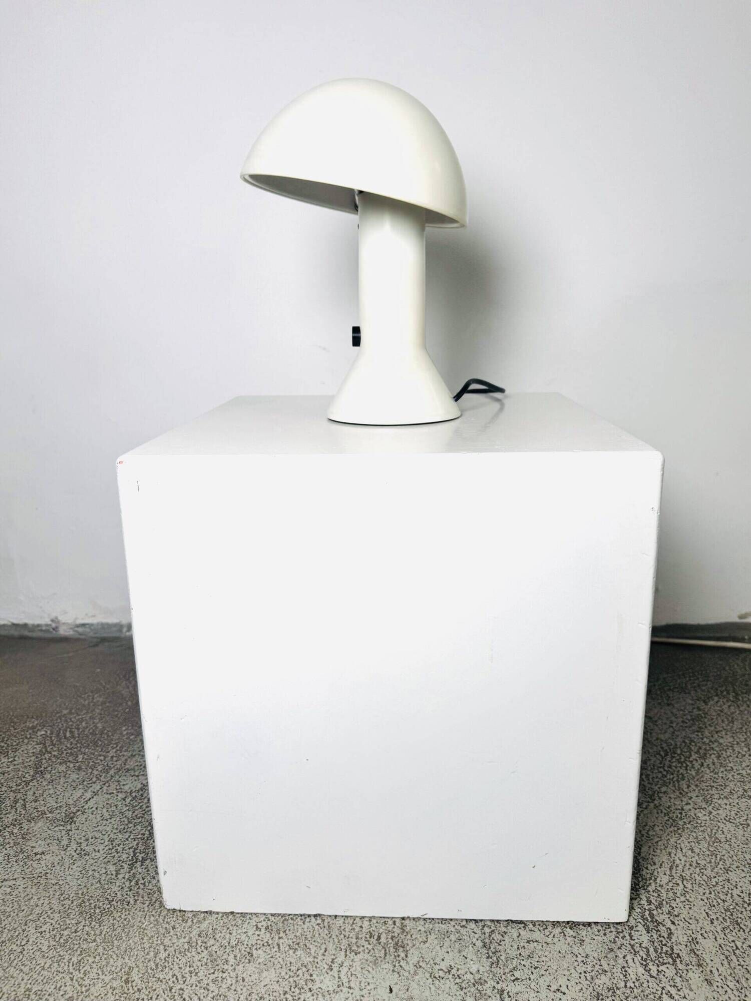 Model 685 ‘Elmetto’ Table Lamp In White Abs By Elio Martinelli For Martinelli Luce, Italy 1970S