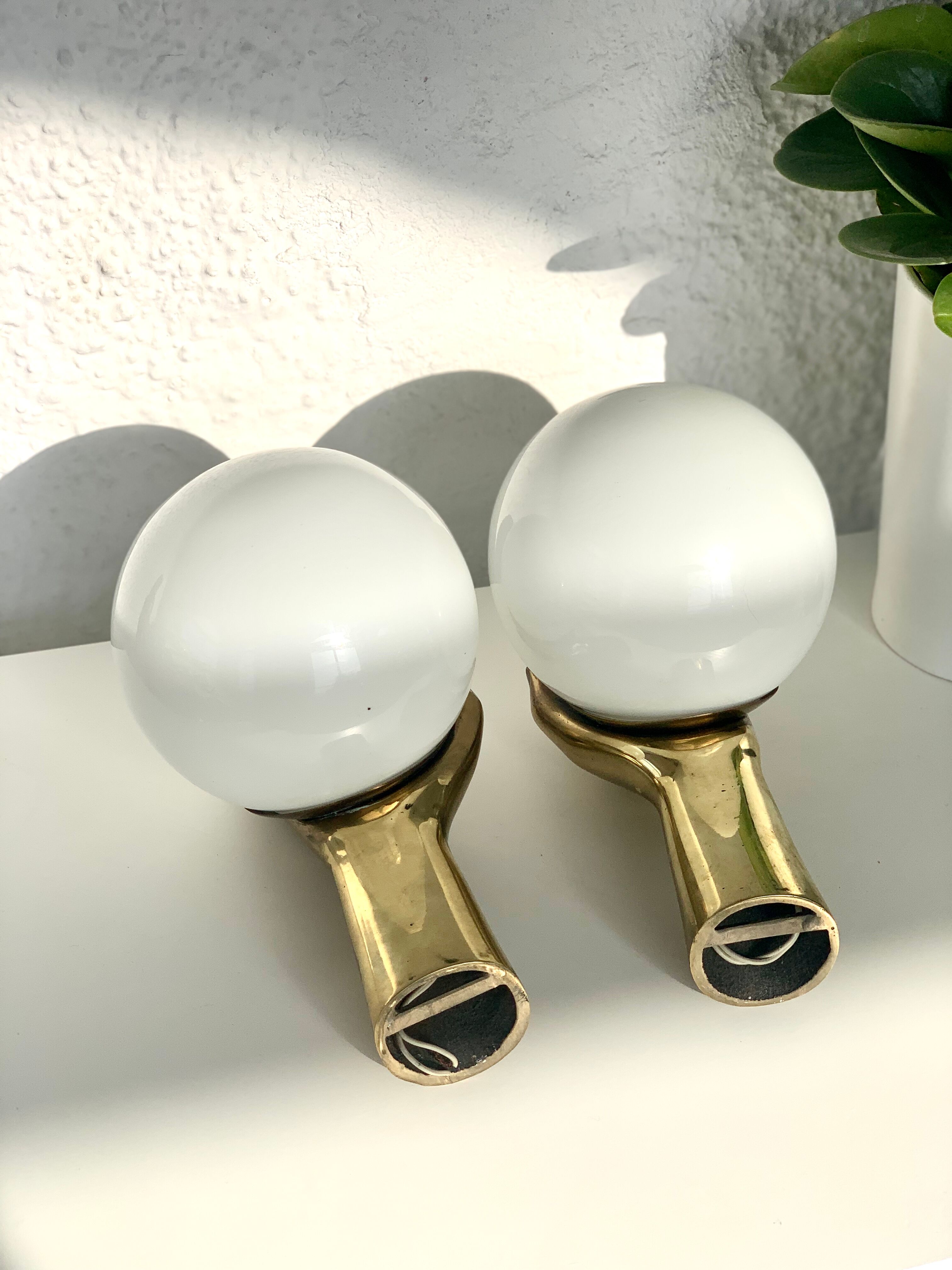Pair of brass "hands" wall lamps, Arlus 1960