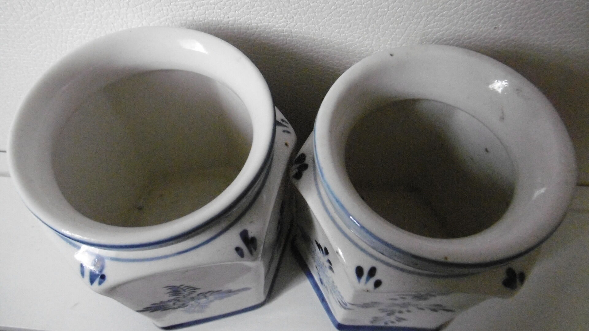 Pair of hexagonal pots old white deft décor