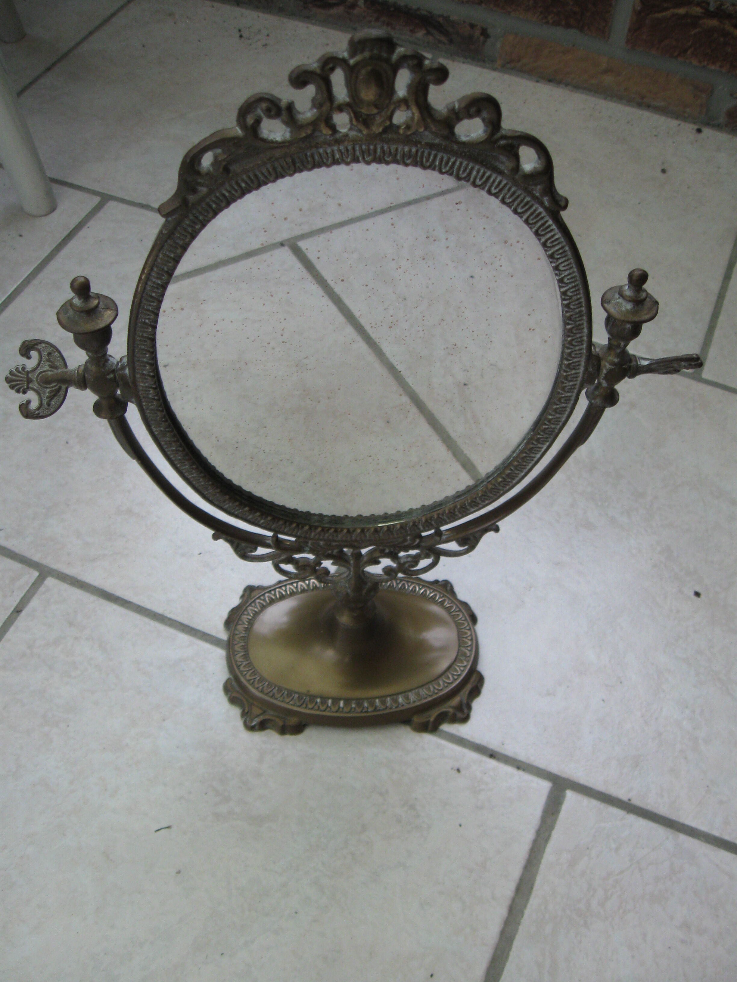 Swivel mirror
