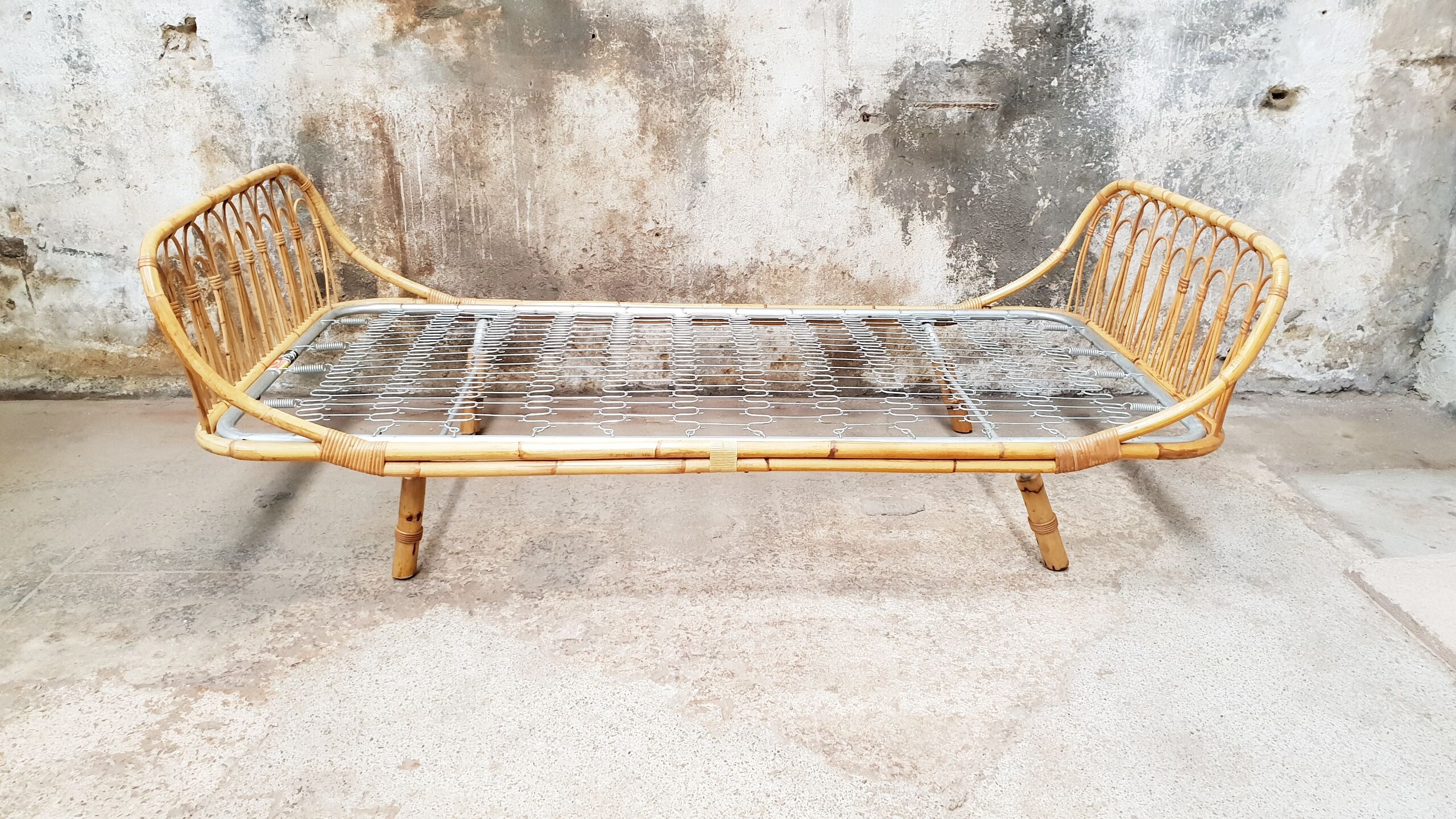 Lit rotin vintage