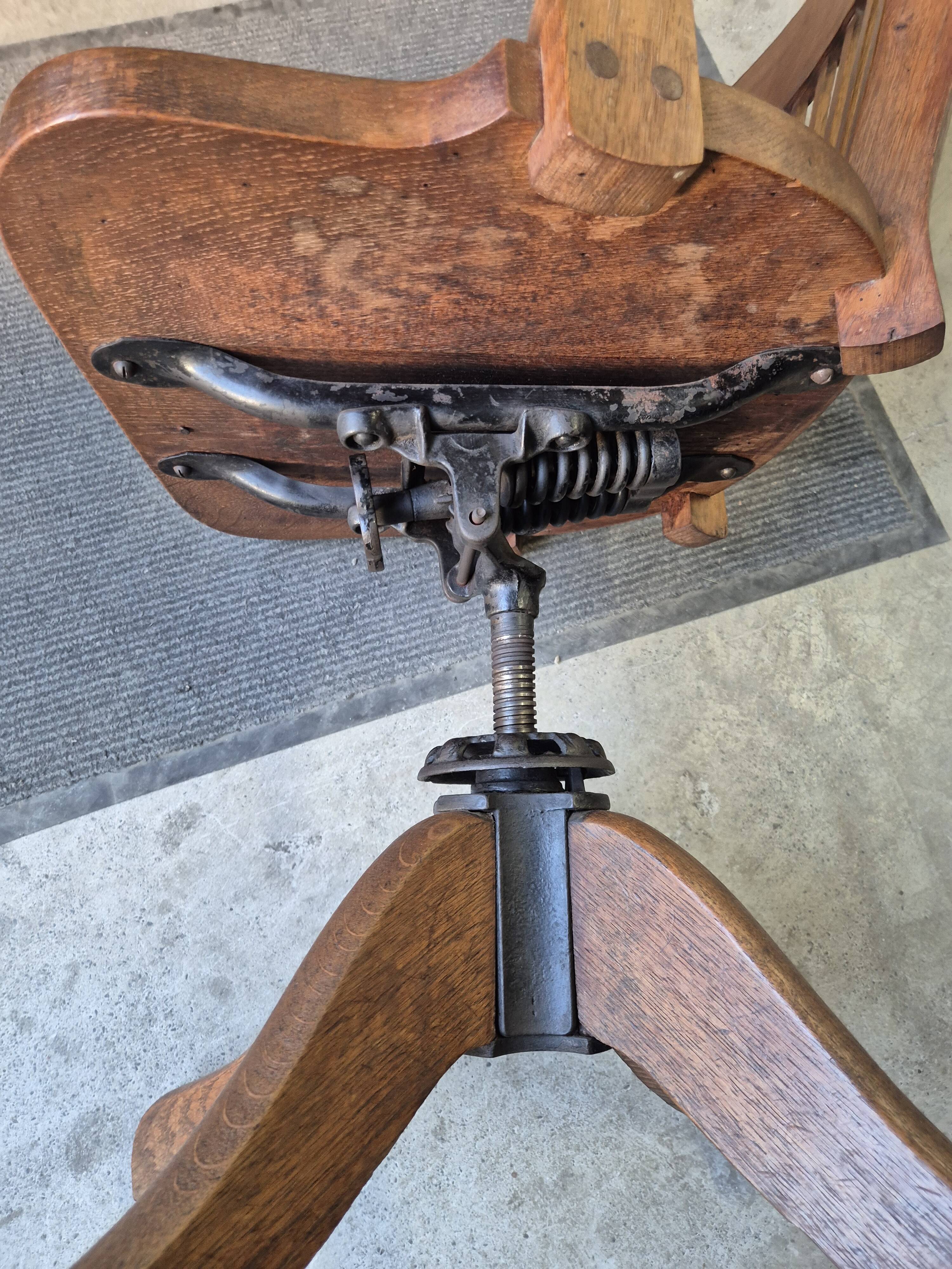 Fauteuil de bureau americain en chene reglable 1950