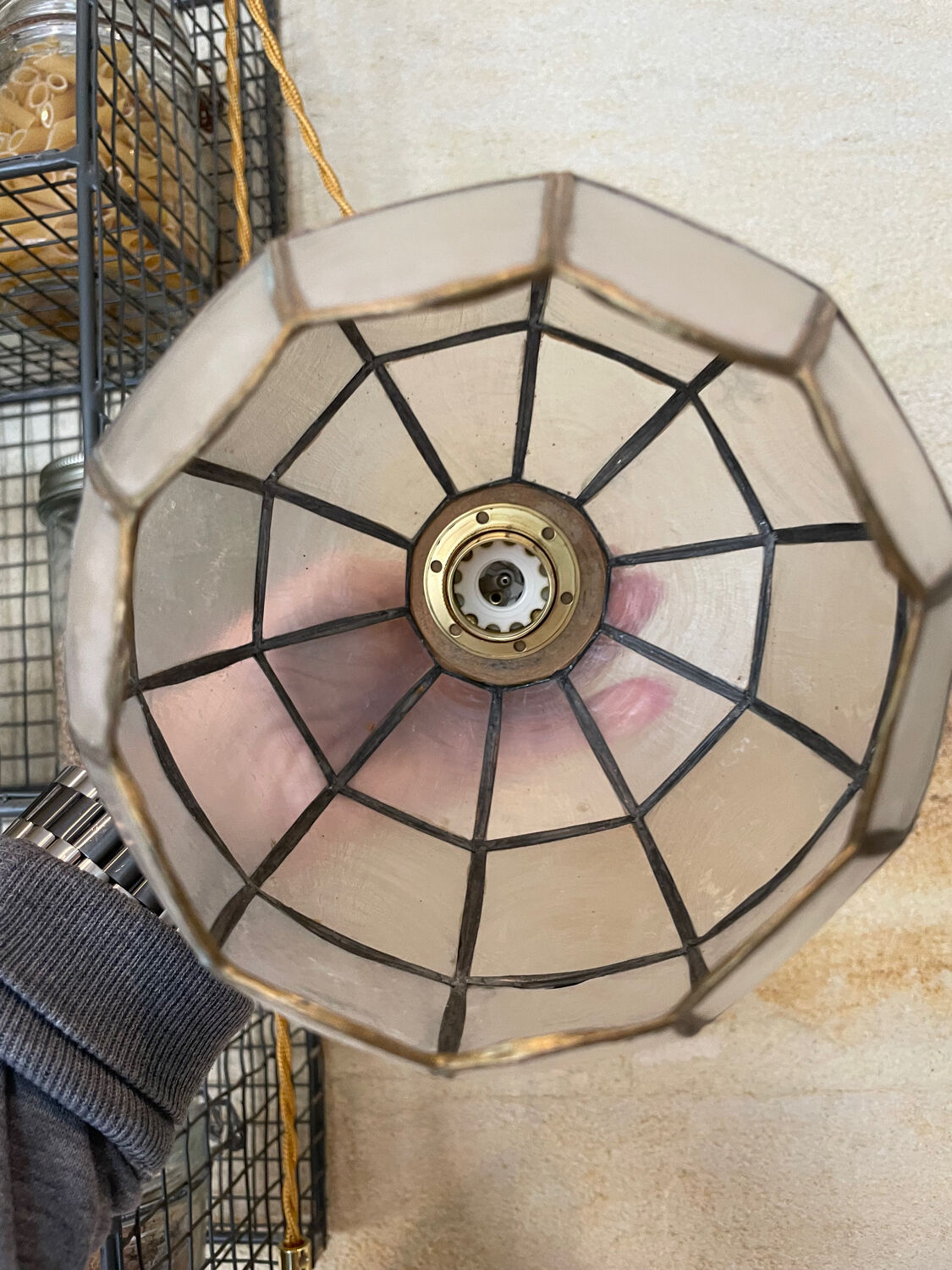 2 lampes baladeuses globes abats-jour nacre et laiton doré vintage