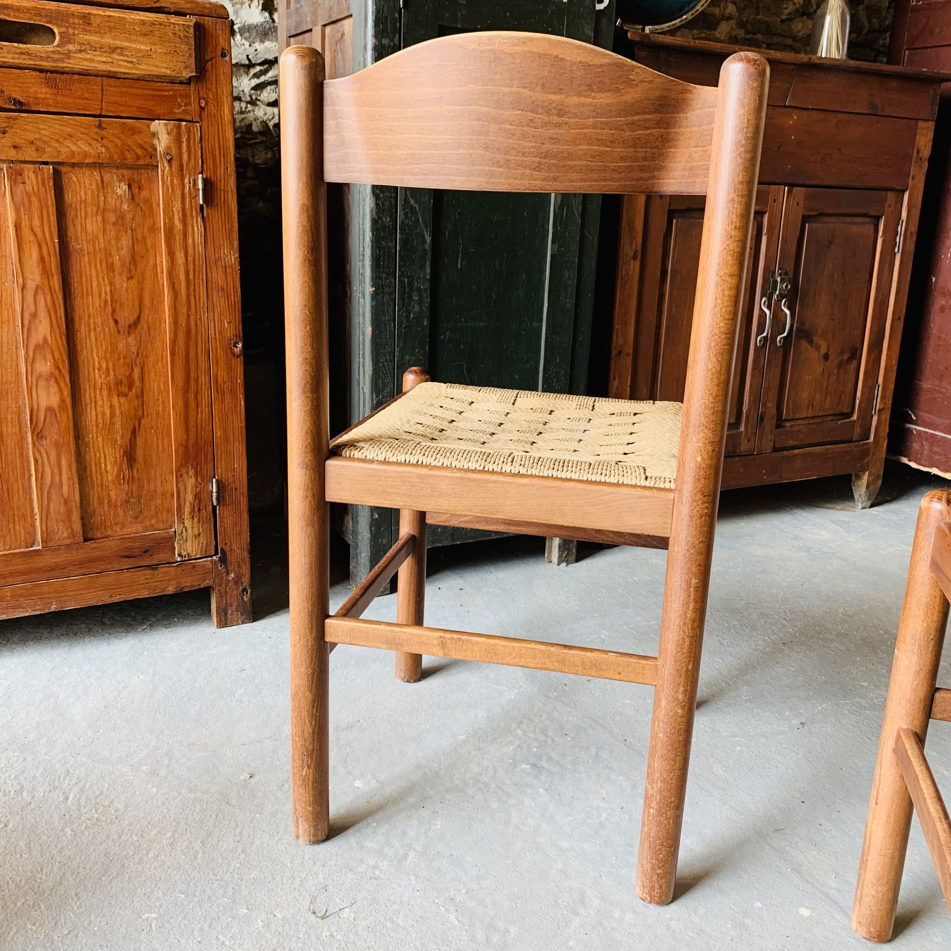 5 chairs made of wood and rope