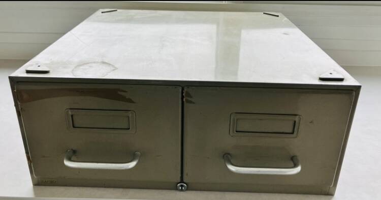 Metal filing cabinet with 2 drawers