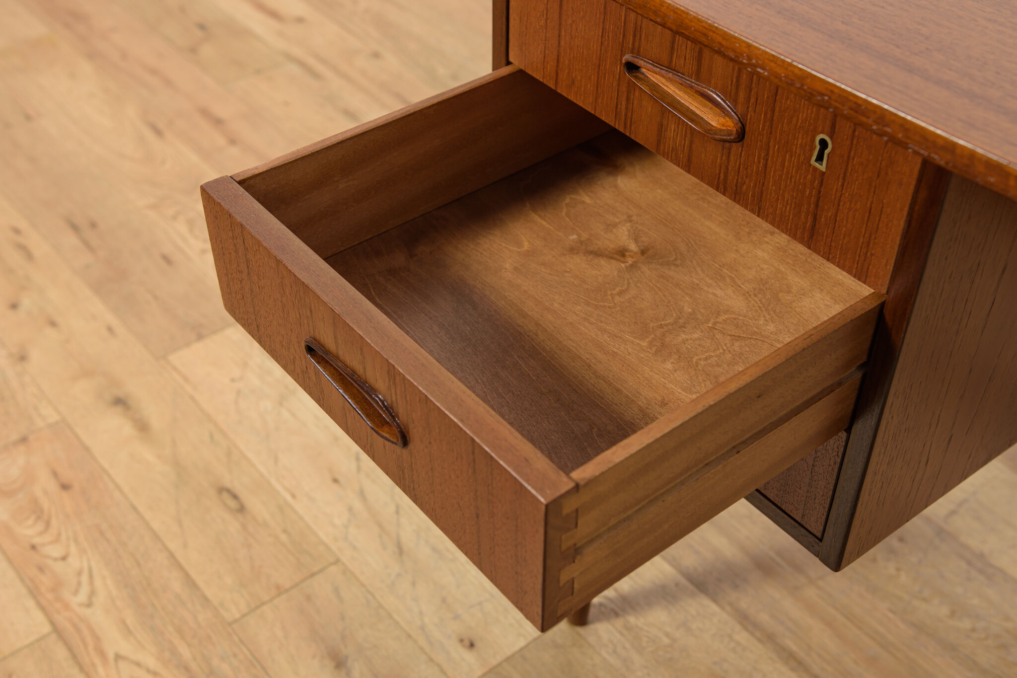 Mid-Century Freestanding Teak Kidney Desk, Denmark, 1960s