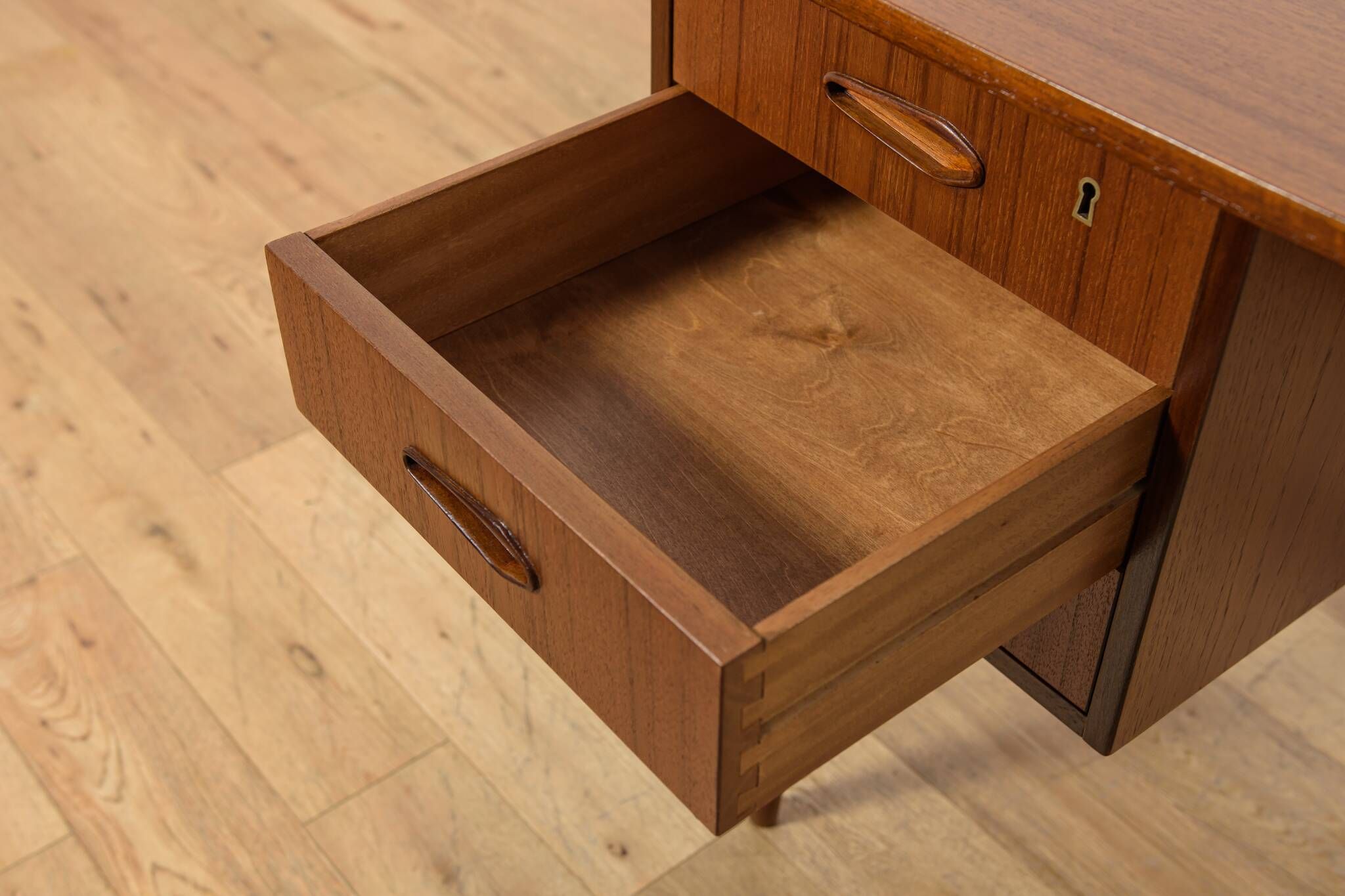 Mid-Century Freestanding Teak Kidney Desk, Denmark, 1960s
