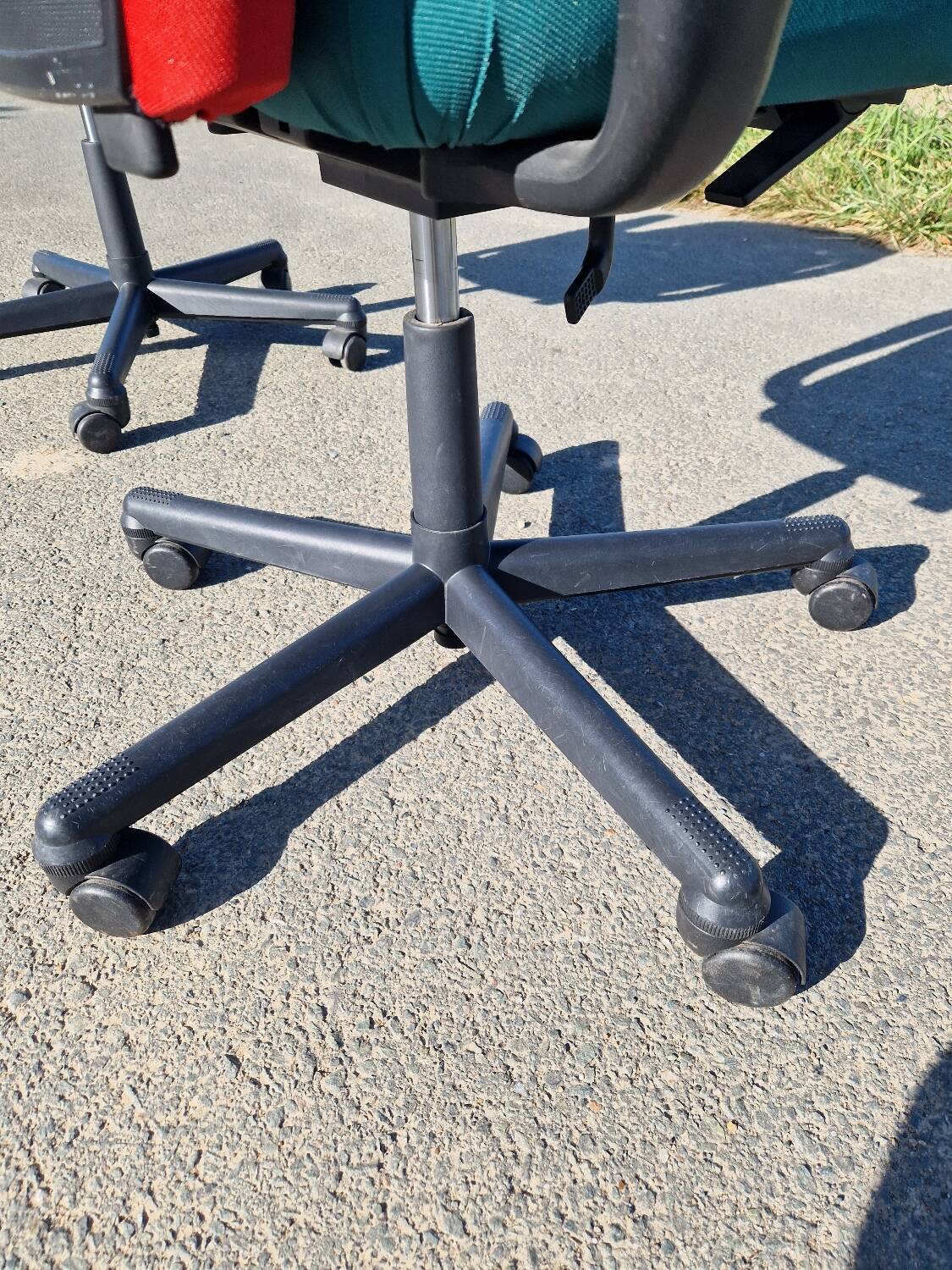 Set of 2 ergonomic office chairs from Vitra