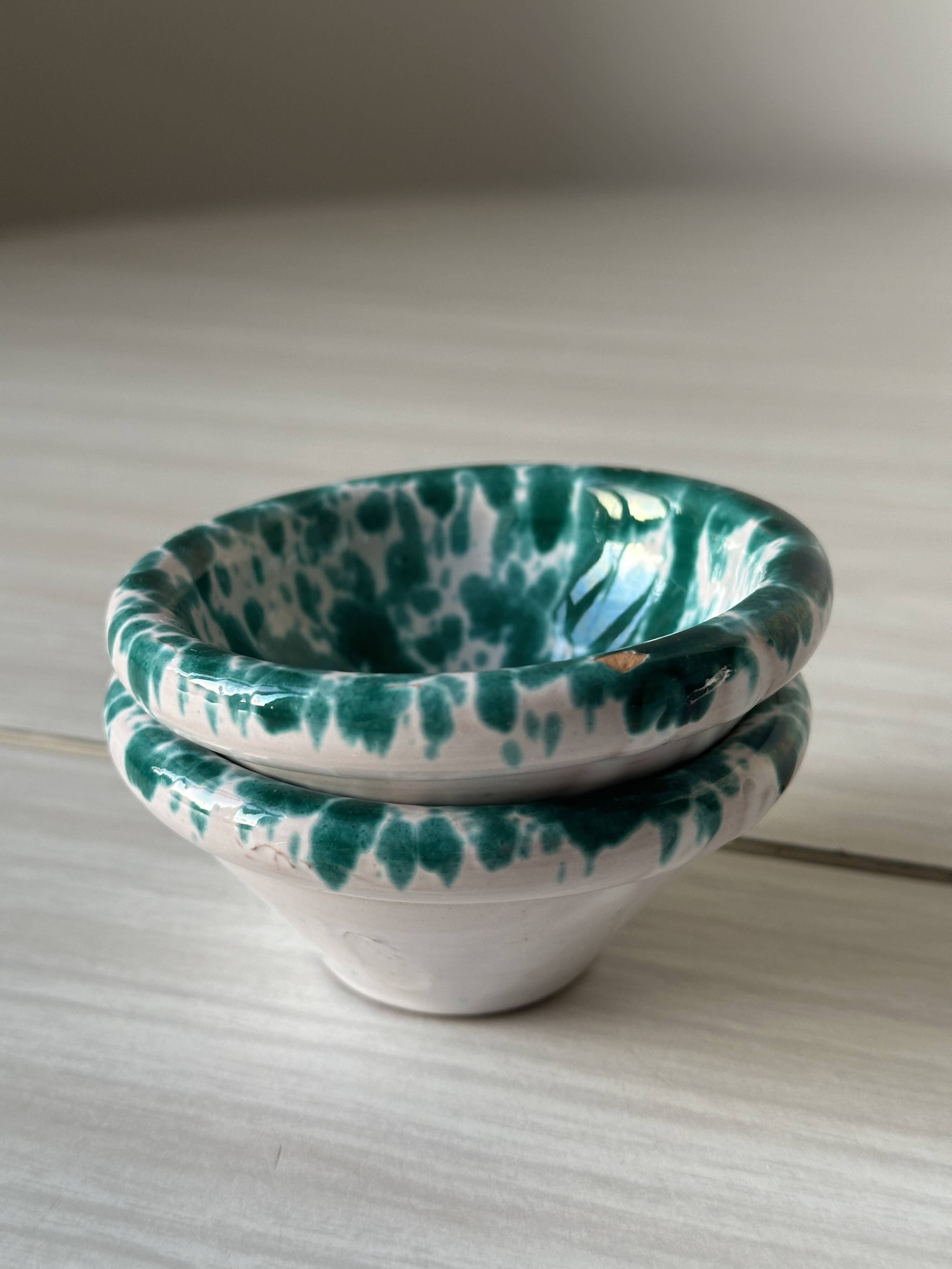 Ceramic salt and pepper shakers, green and white