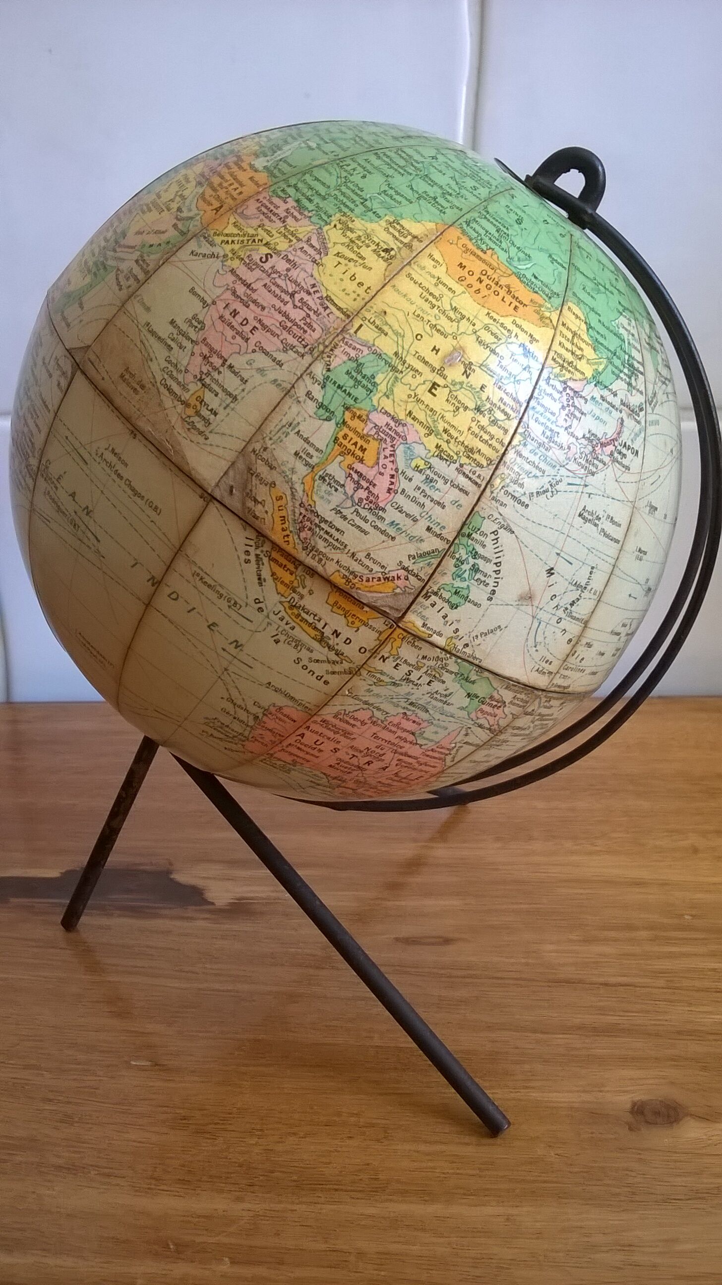 Small terrestrial globe world map of girard and barrère - year 60's