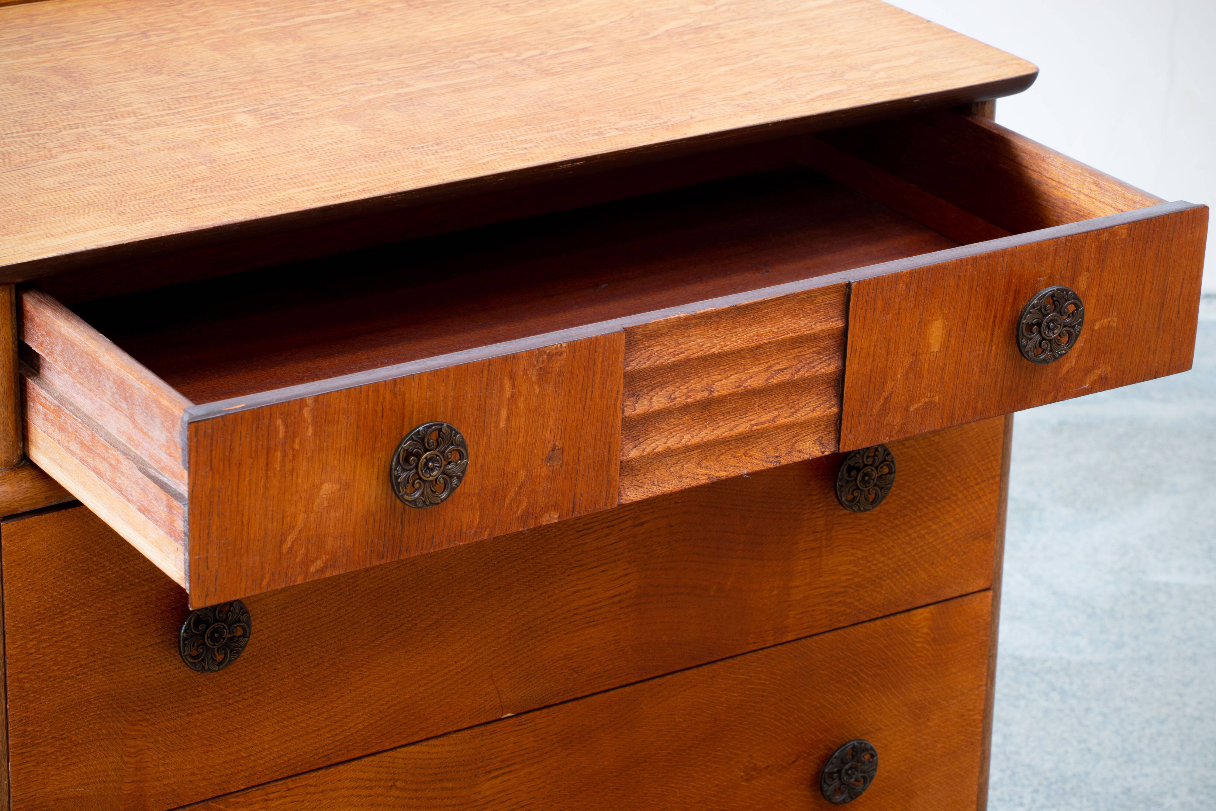 Vintage dresser 1930