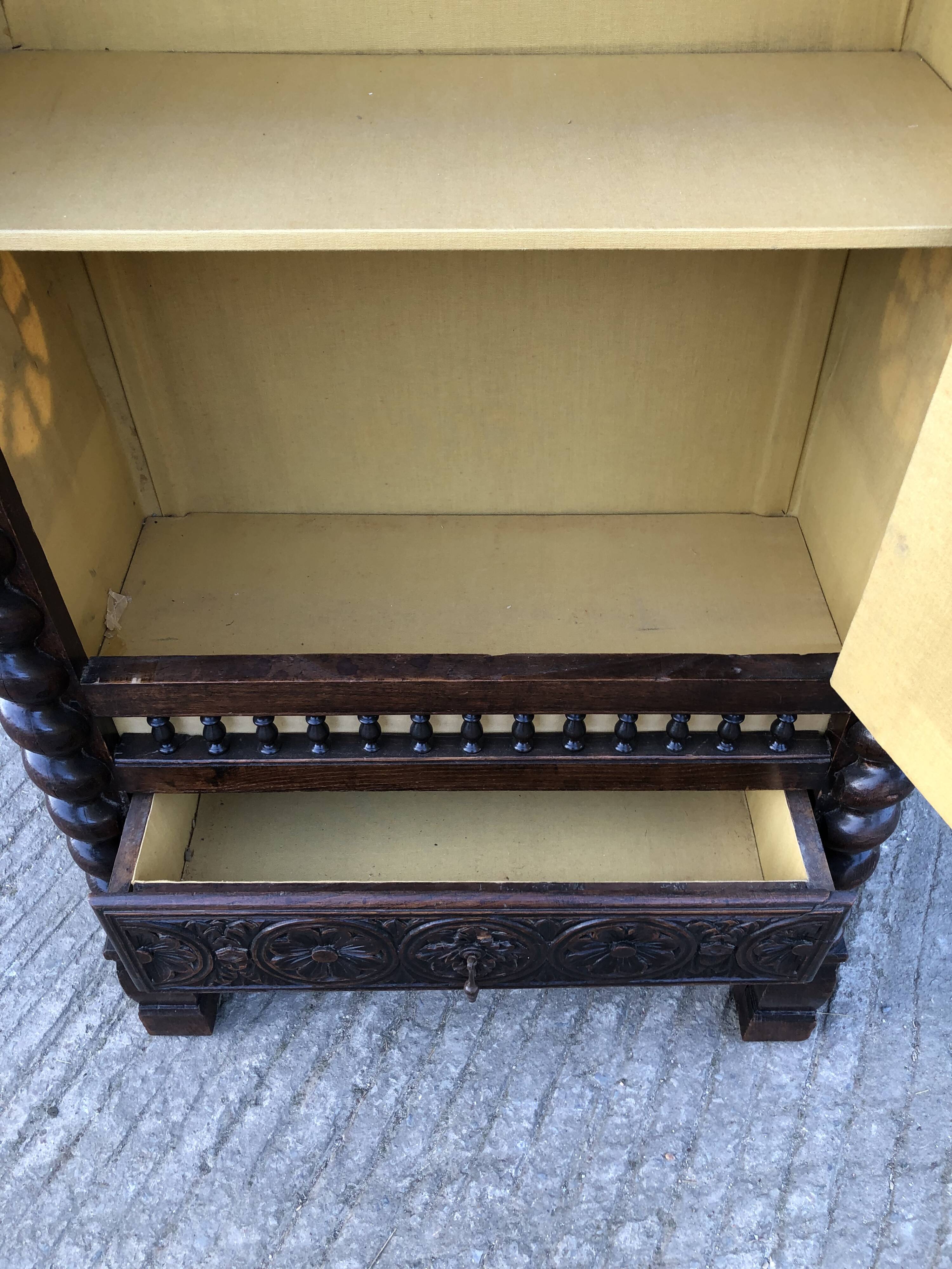 Breton bonnet cupboard in solid oak with 1 door and 1 drawer.