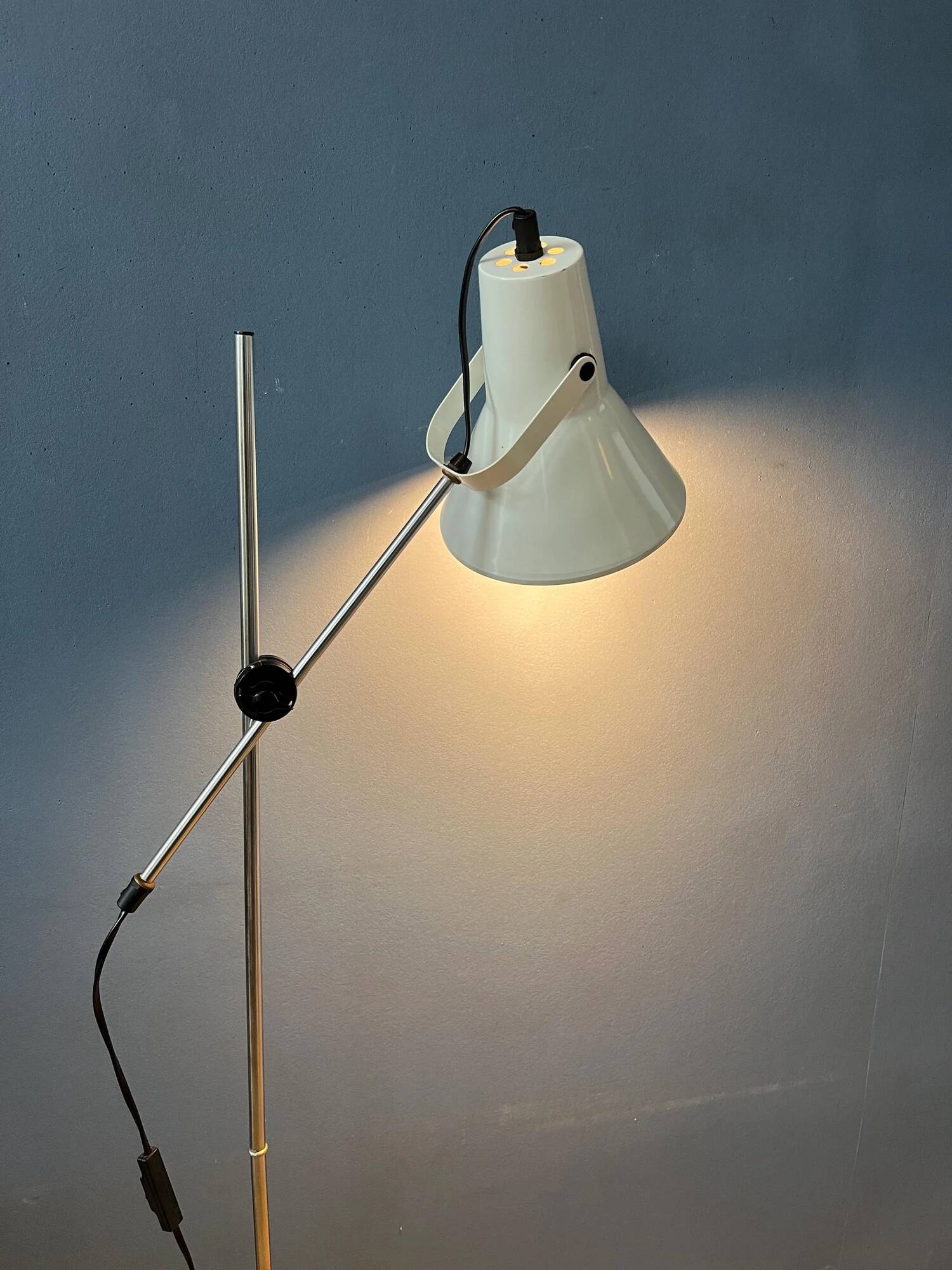 Petit lampadaire flexible blanc vintage