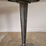 Table bistrot estampillée Louis Vuitton