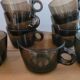 Service de 9 tasses en verre fumé Vereco France, années 70