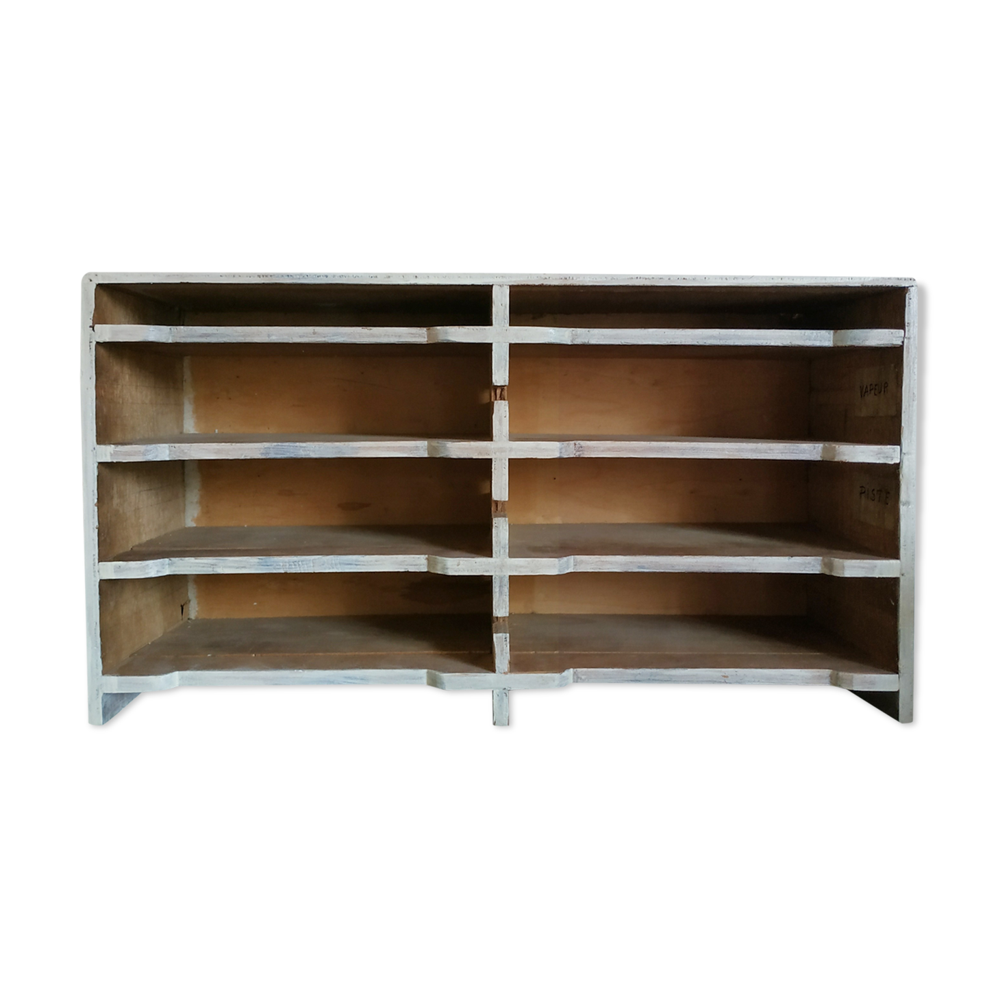 Wooden locker, oldtier shelf