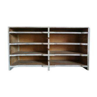 Wooden locker, oldtier shelf