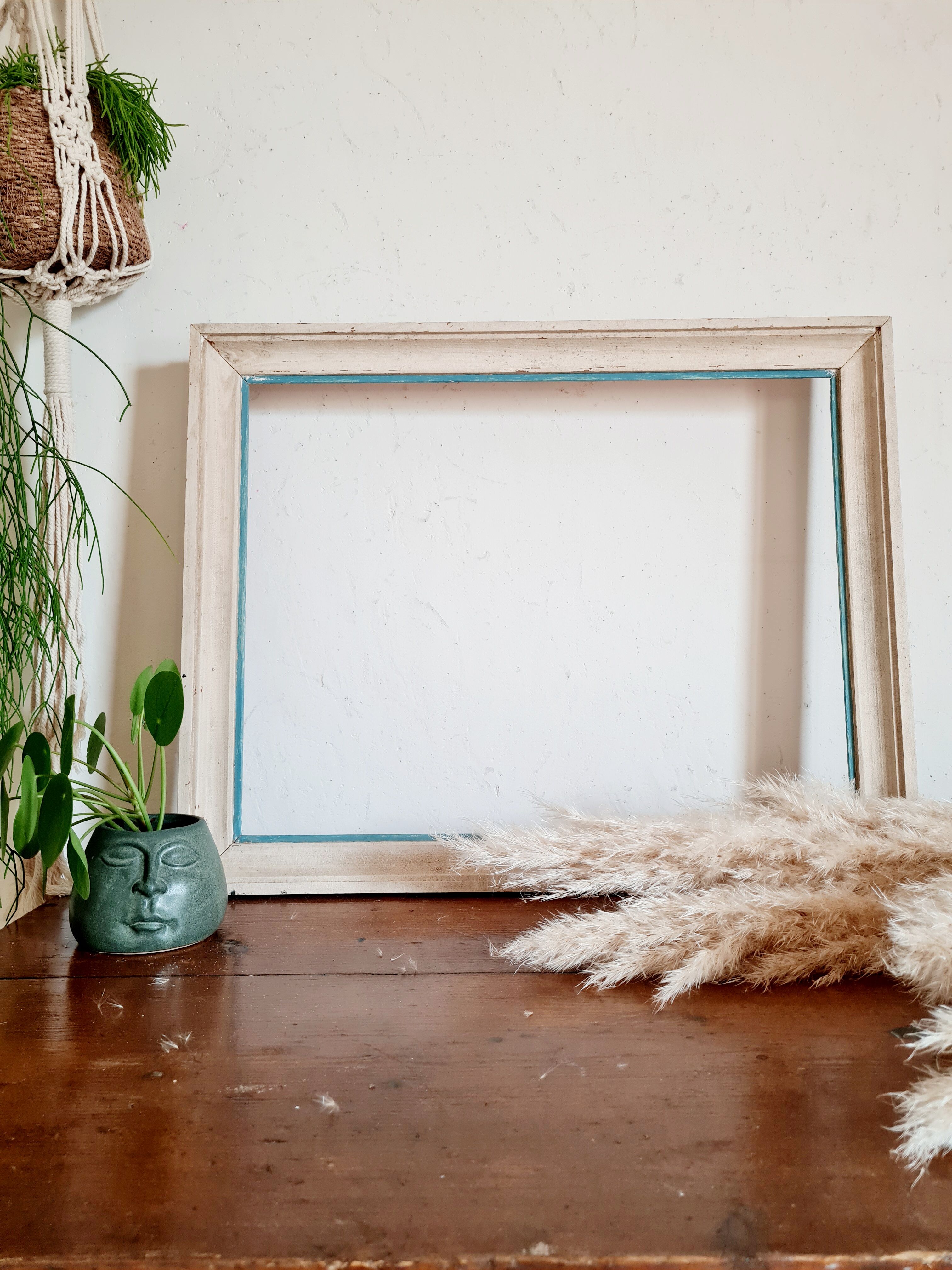 Old frame in white and blue wood