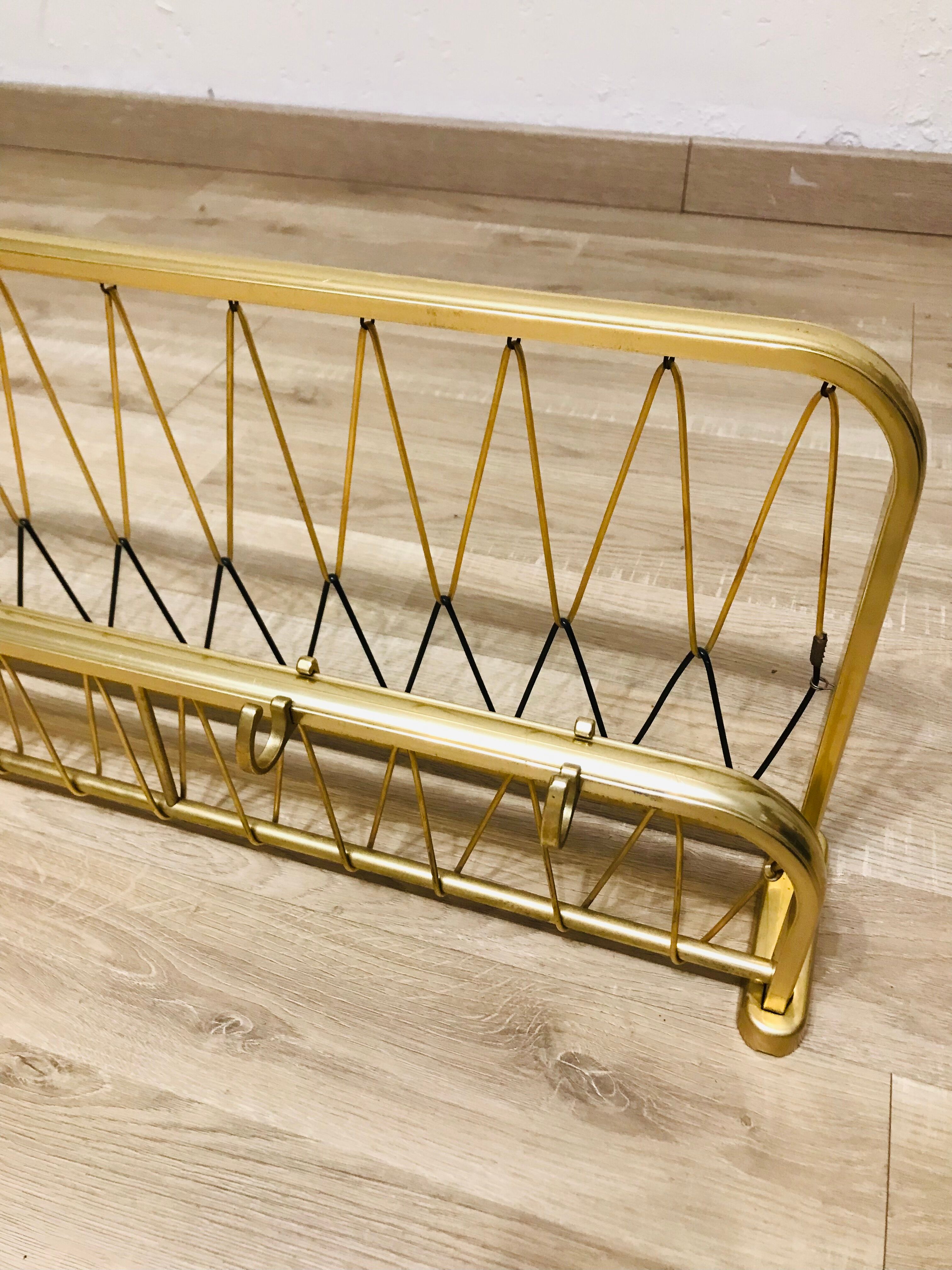 Wall-mounted cloakroom coat rack