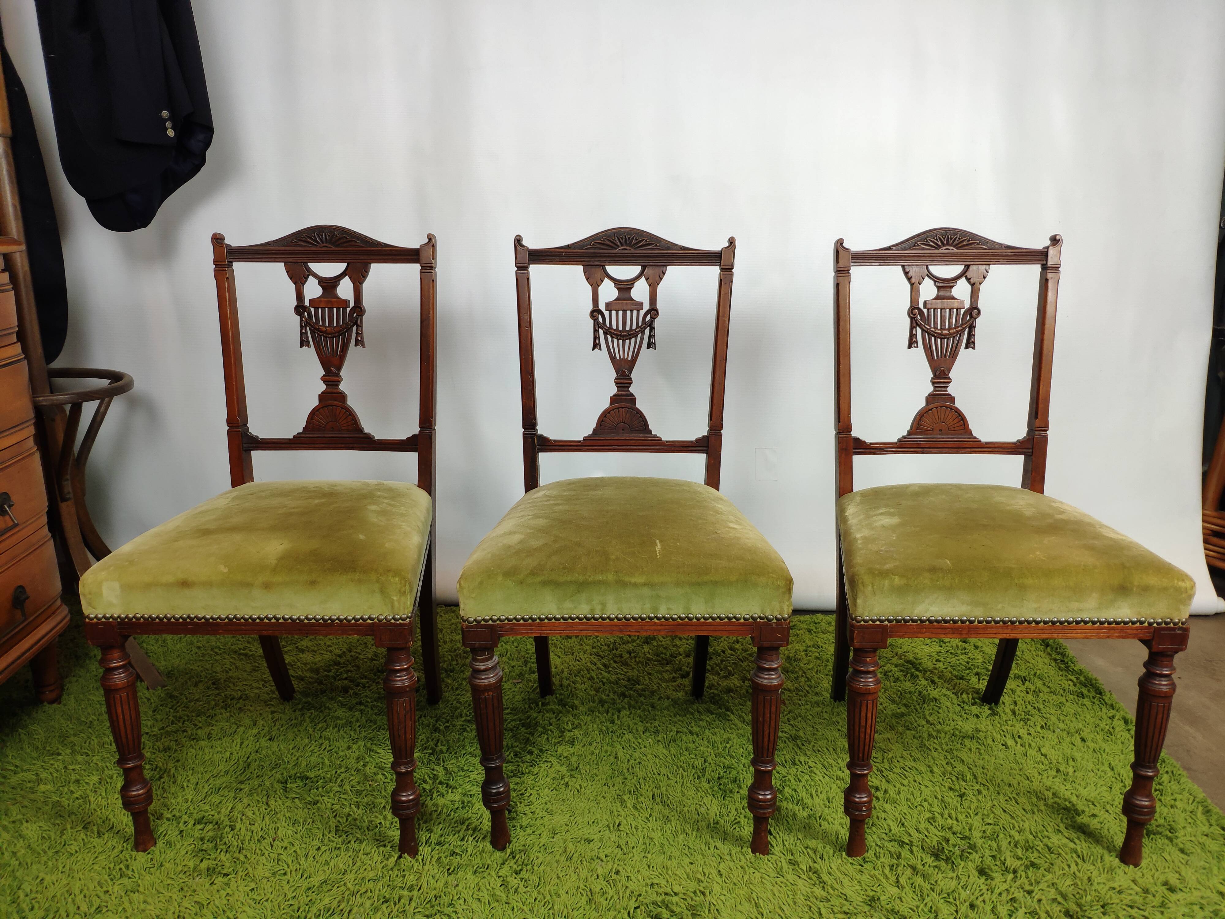Set de 3 chaises anglaises velours vert