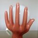 Paire de lampes "mains" en céramique rose et globe en opaline, 1980