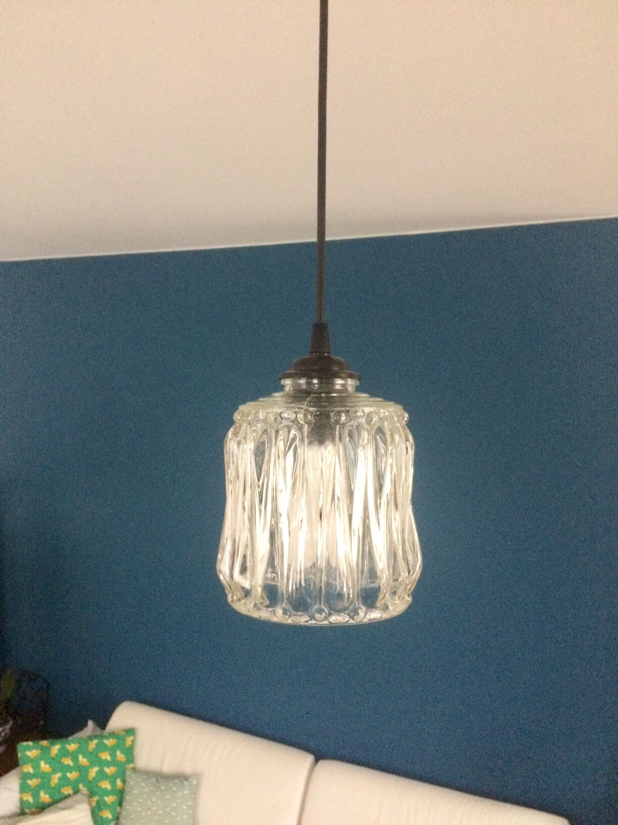 Chiseled glass suspension